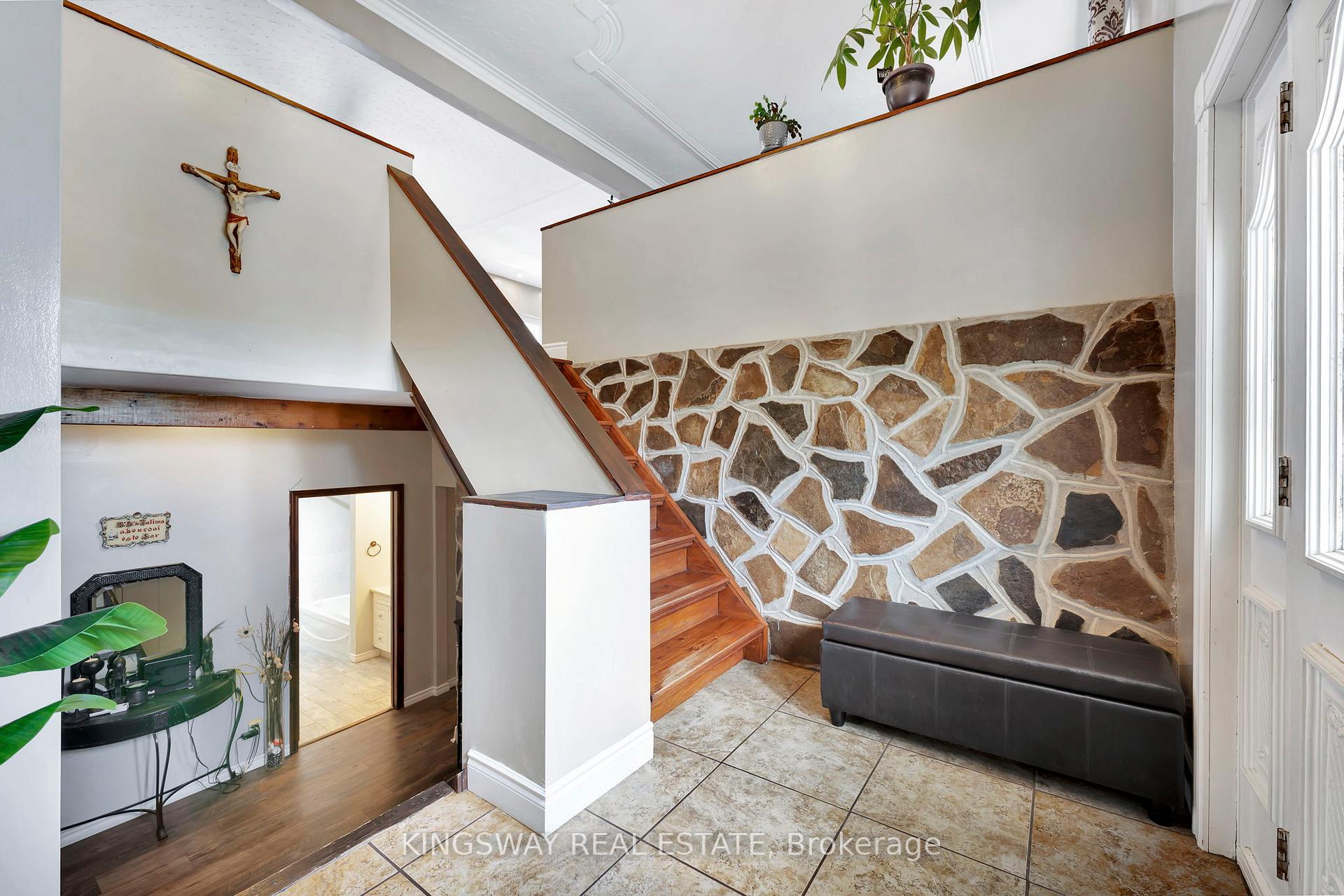 Photo 5 of 2529 Norman Road, Hamilton, Rural Flamborough — HOMEH