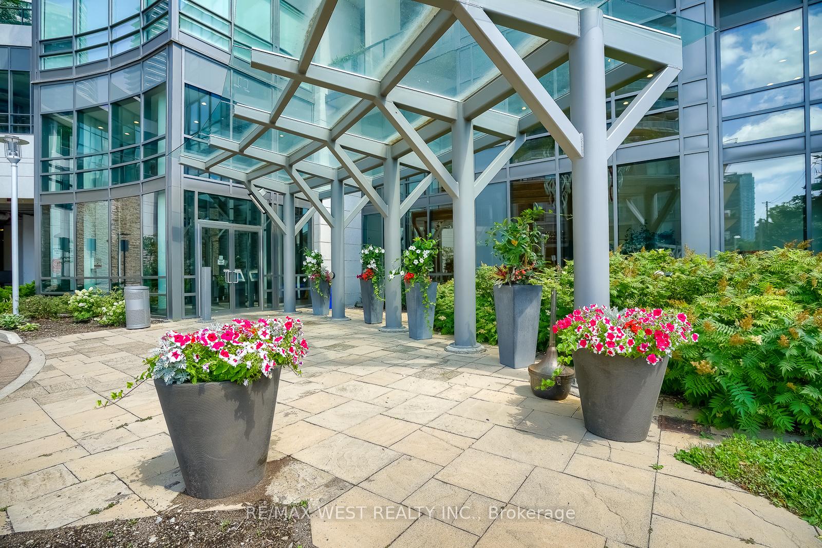 Photo 3 of Unit 908, 2240 Lake Shore Boulevard W, Etobicoke, Mimico — HOMEH
