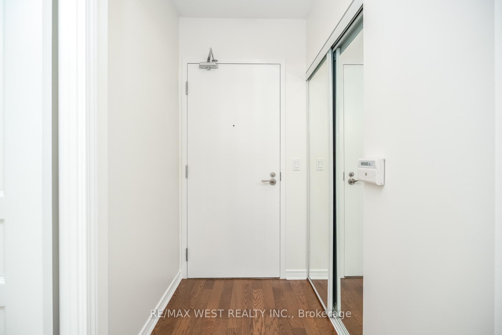 Photo 4 of Unit 908, 2240 Lake Shore Boulevard W, Etobicoke, Mimico — HOMEH