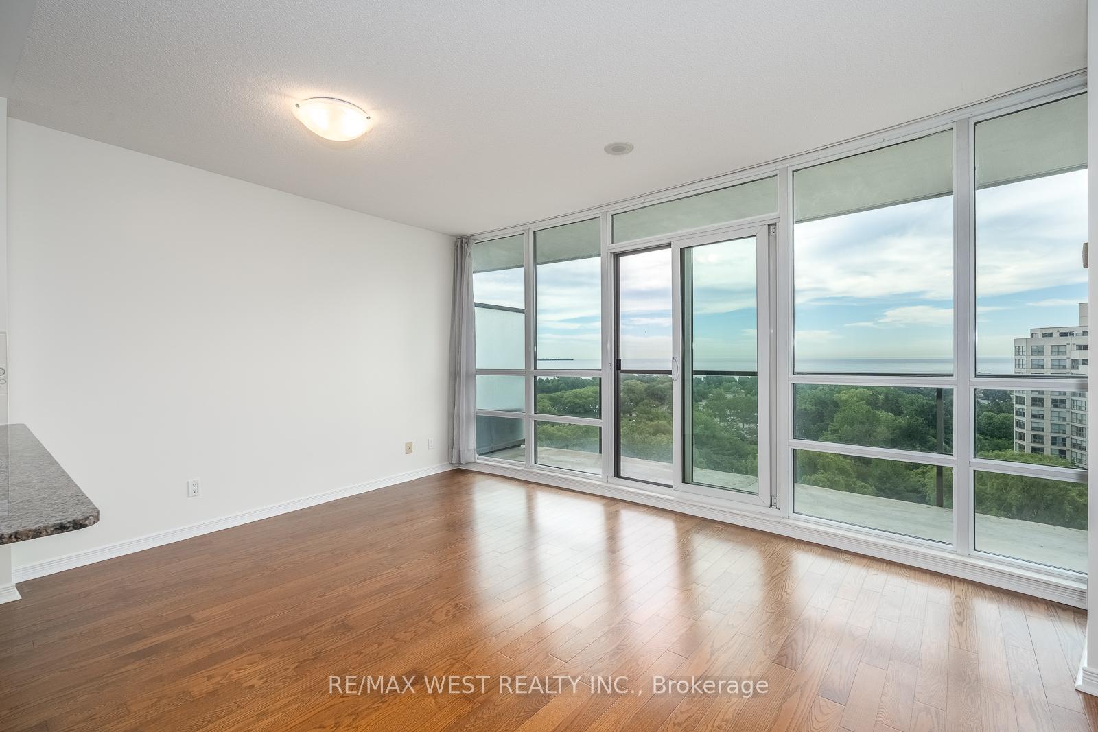 Photo 5 of Unit 908, 2240 Lake Shore Boulevard W, Etobicoke, Mimico — HOMEH