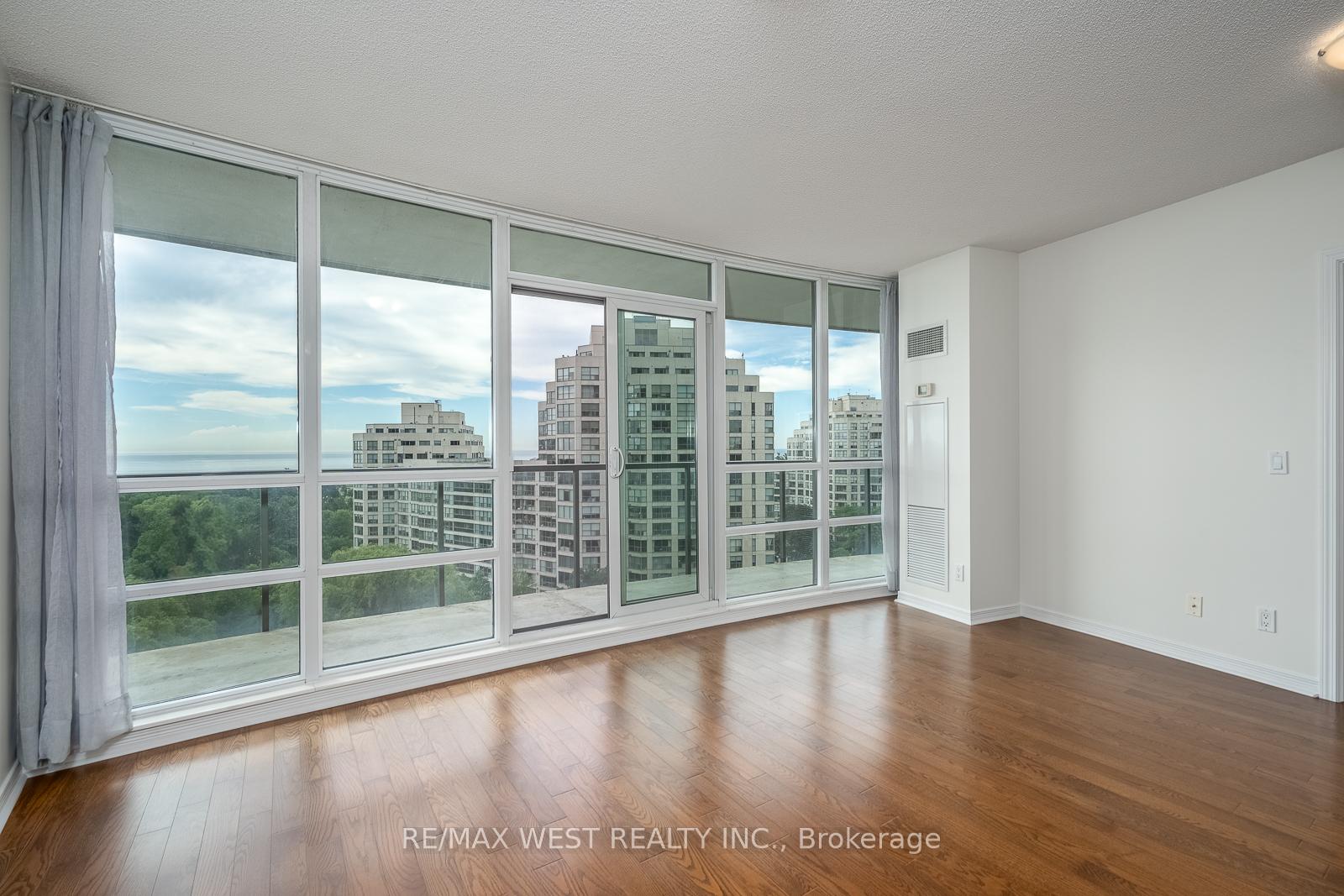 Photo 7 of Unit 908, 2240 Lake Shore Boulevard W, Etobicoke, Mimico — HOMEH