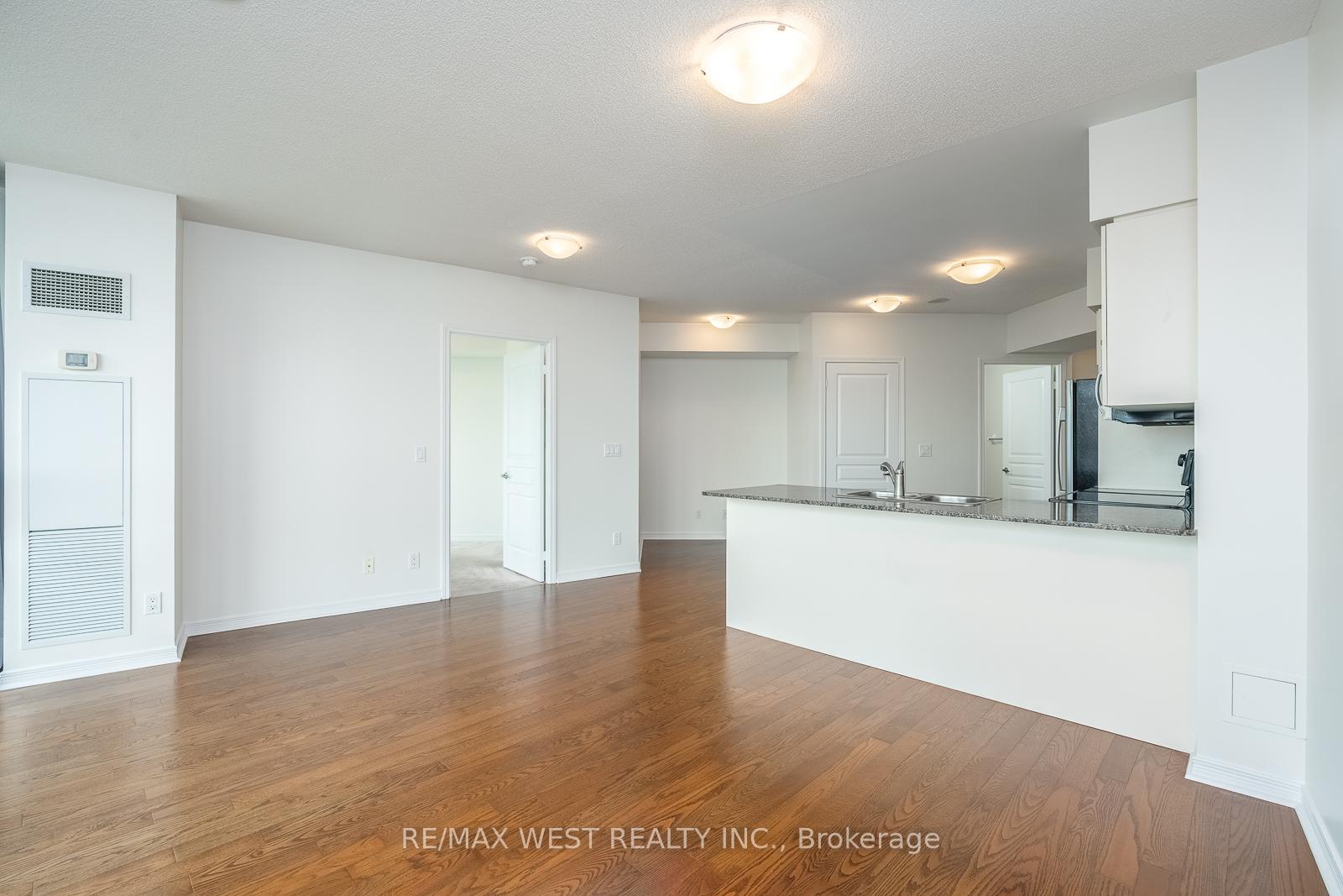Photo 10 of Unit 908, 2240 Lake Shore Boulevard W, Etobicoke, Mimico — HOMEH