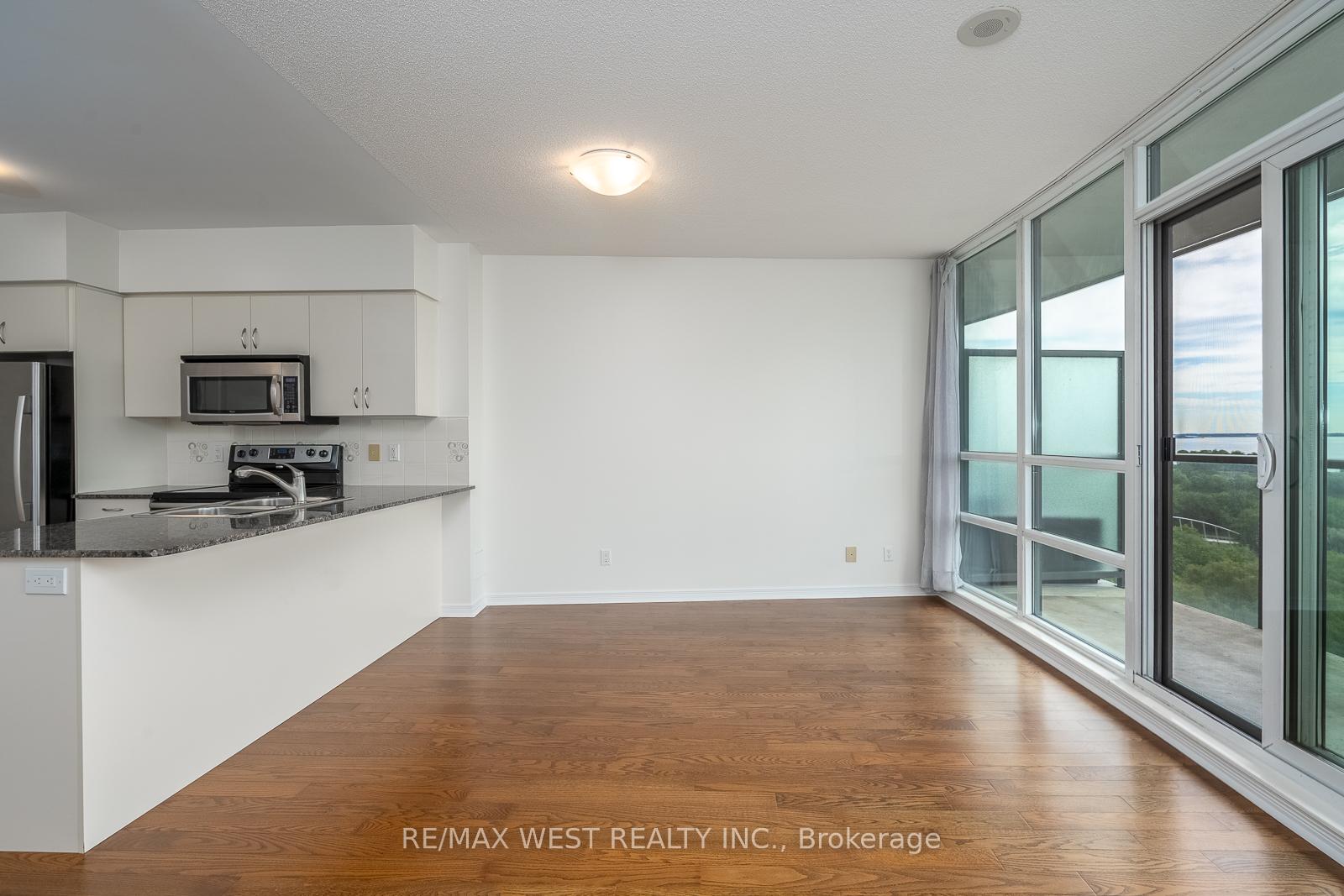 Photo 14 of Unit 908, 2240 Lake Shore Boulevard W, Etobicoke, Mimico — HOMEH