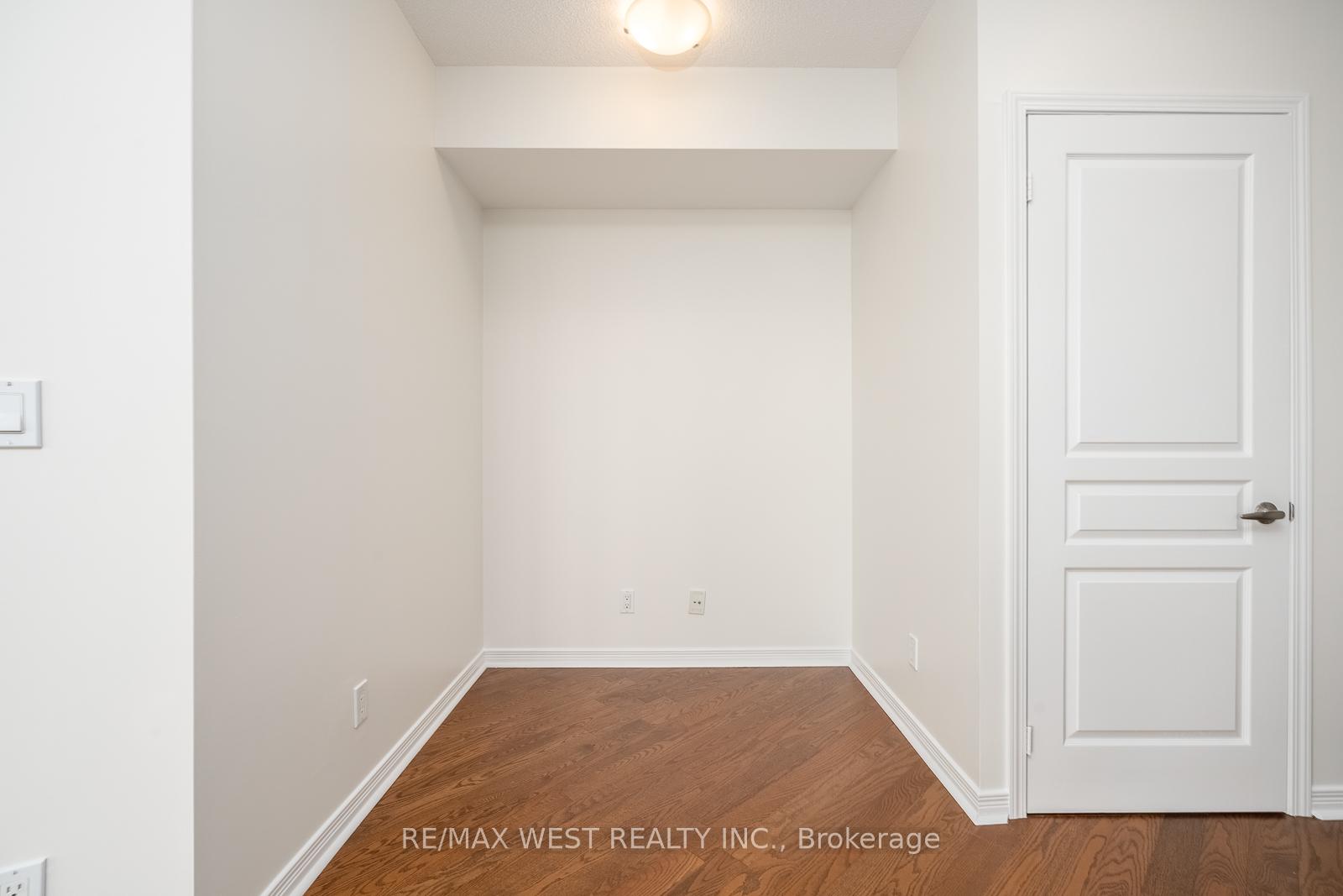 Photo 17 of Unit 908, 2240 Lake Shore Boulevard W, Etobicoke, Mimico — HOMEH