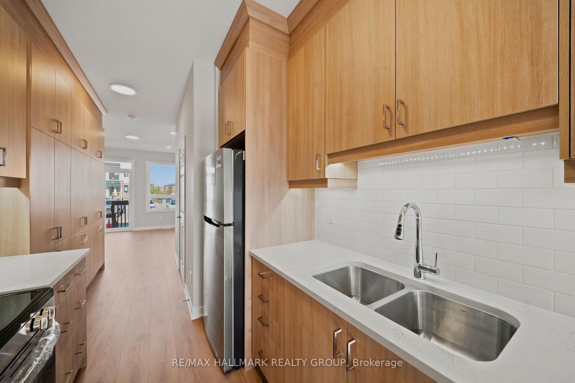 Photo 3 of Unit D, 142 Conservancy Drive, Ottawa, Barrhaven - Heritage Park — HOMEH