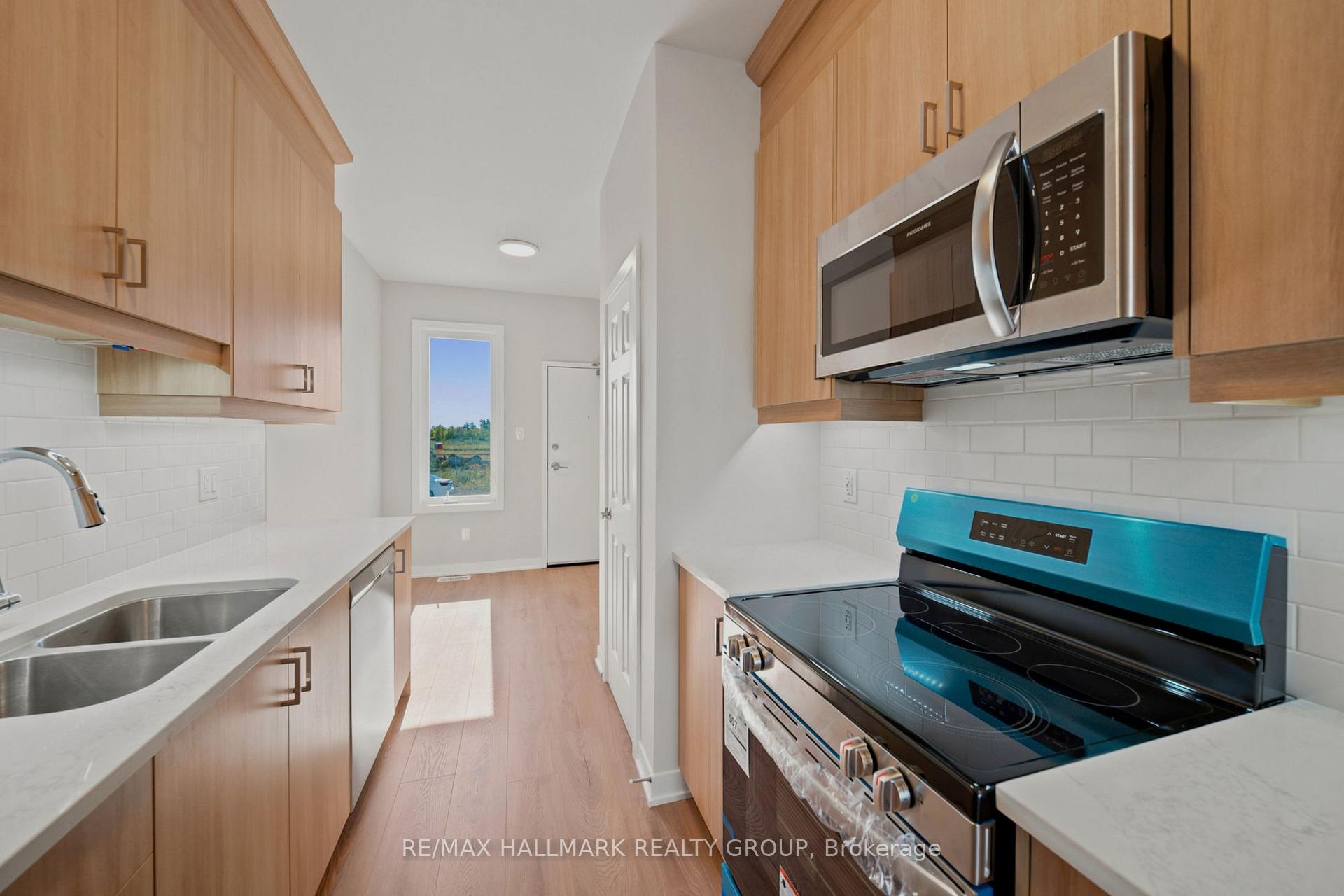 Photo 4 of Unit D, 142 Conservancy Drive, Ottawa, Barrhaven - Heritage Park — HOMEH