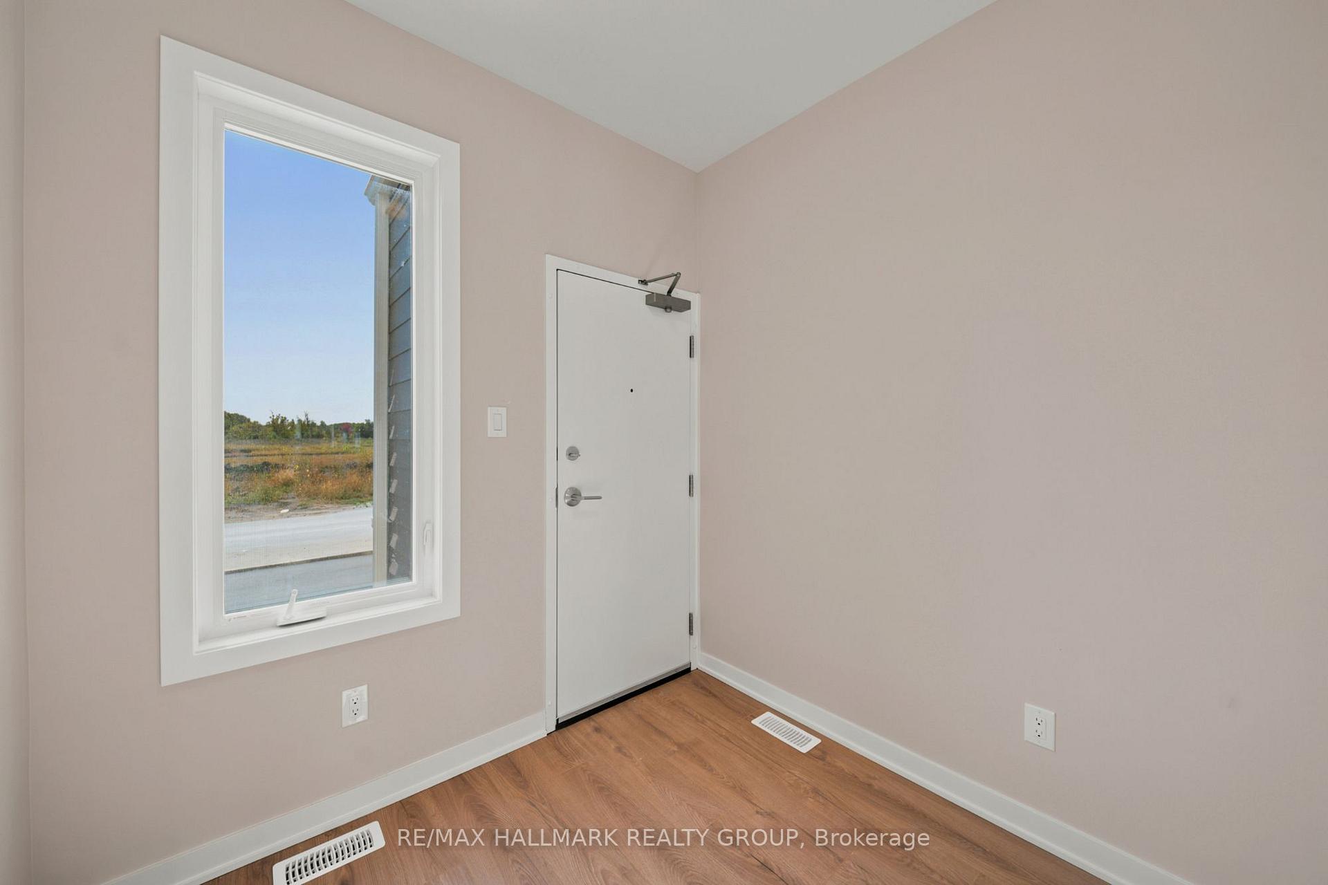 Photo 8 of Unit D, 142 Conservancy Drive, Ottawa, Barrhaven - Heritage Park — HOMEH