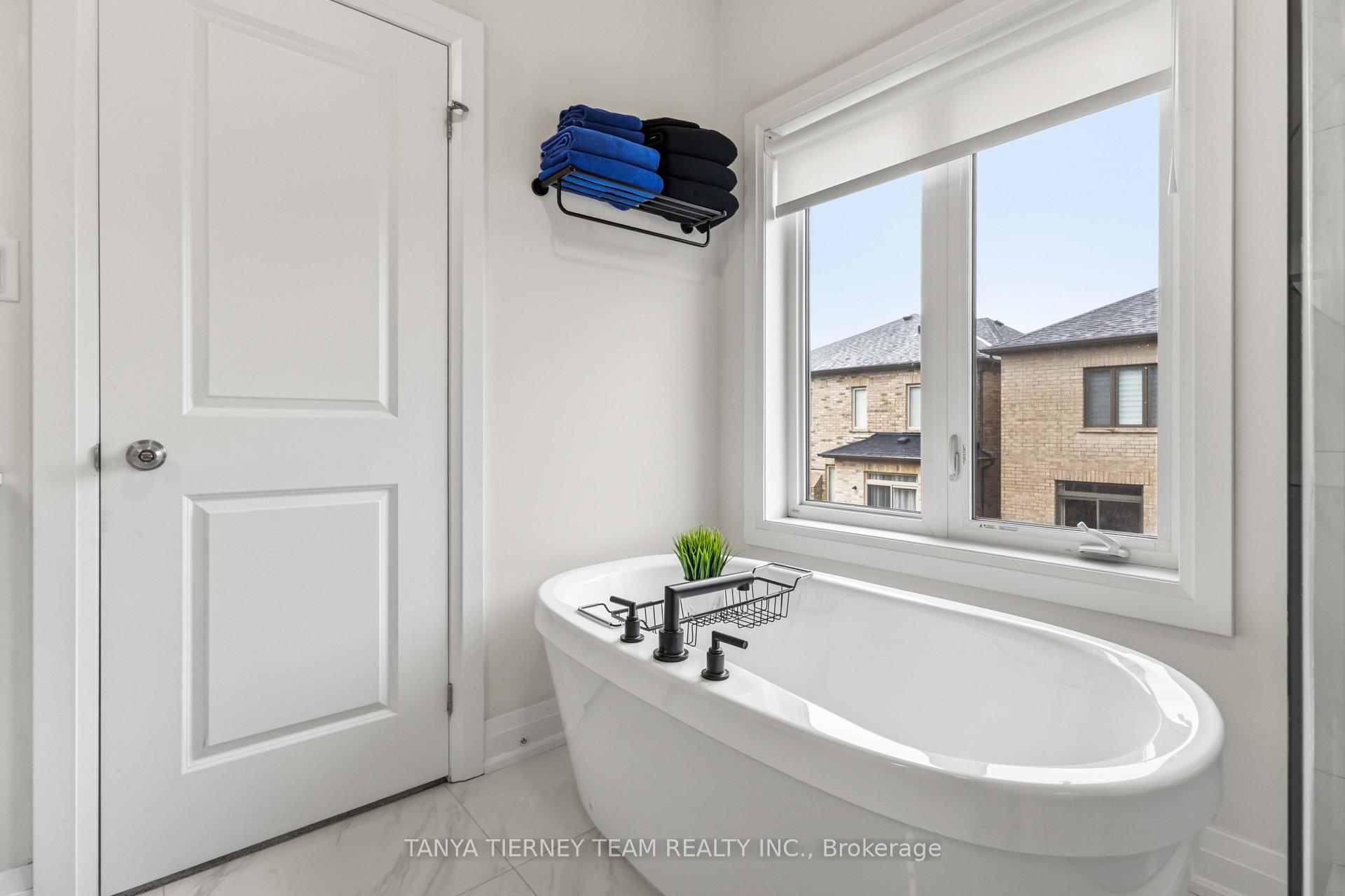 Photo 32 of 29 Vickery Street, Whitby, Rural Whitby — HOMEH
