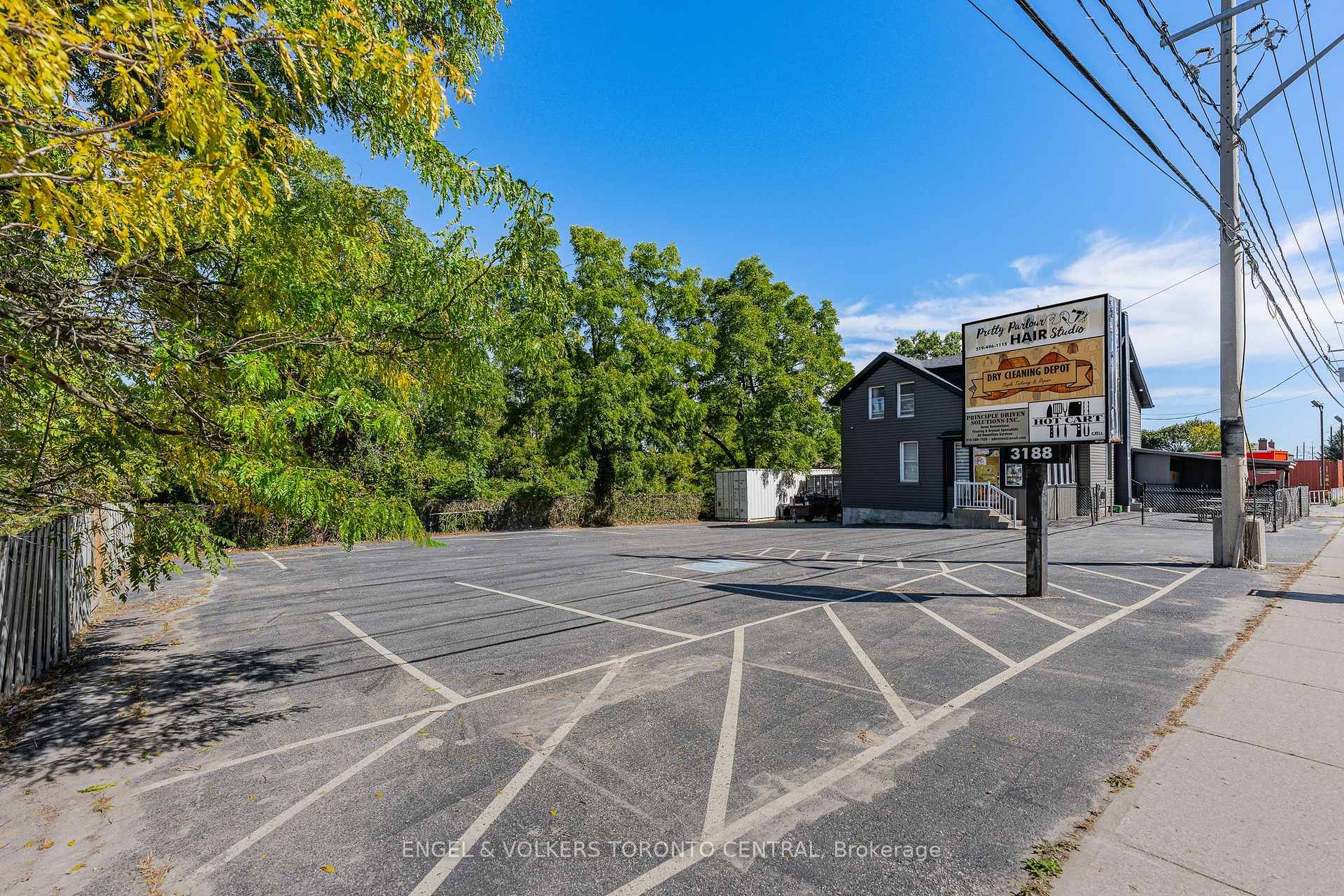 Photo 2 of 3188 King Street E, Kitchener, Chicopee/Freeport — HOMEH
