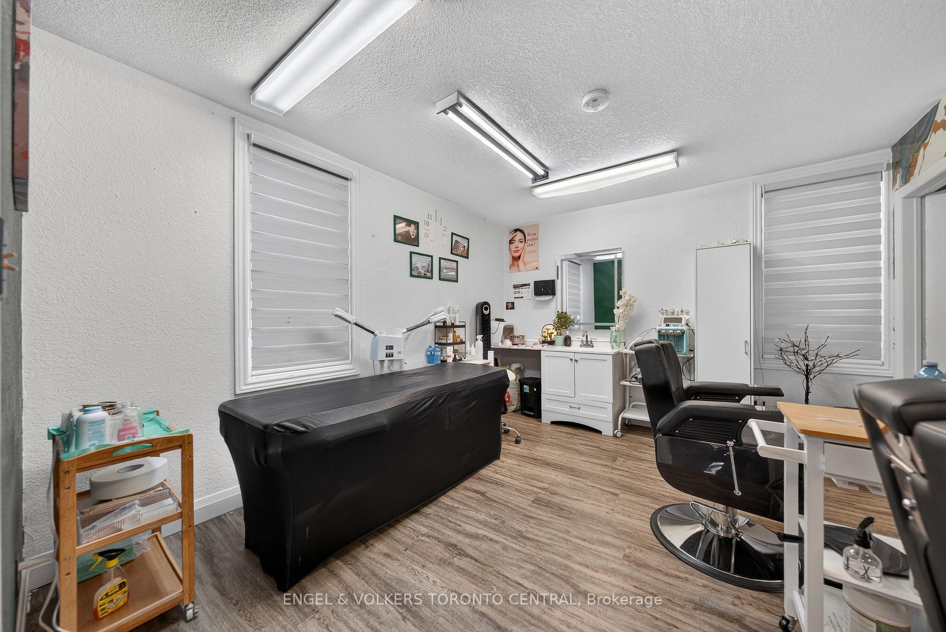 Photo 10 of 3188 King Street E, Kitchener, Chicopee/Freeport — HOMEH