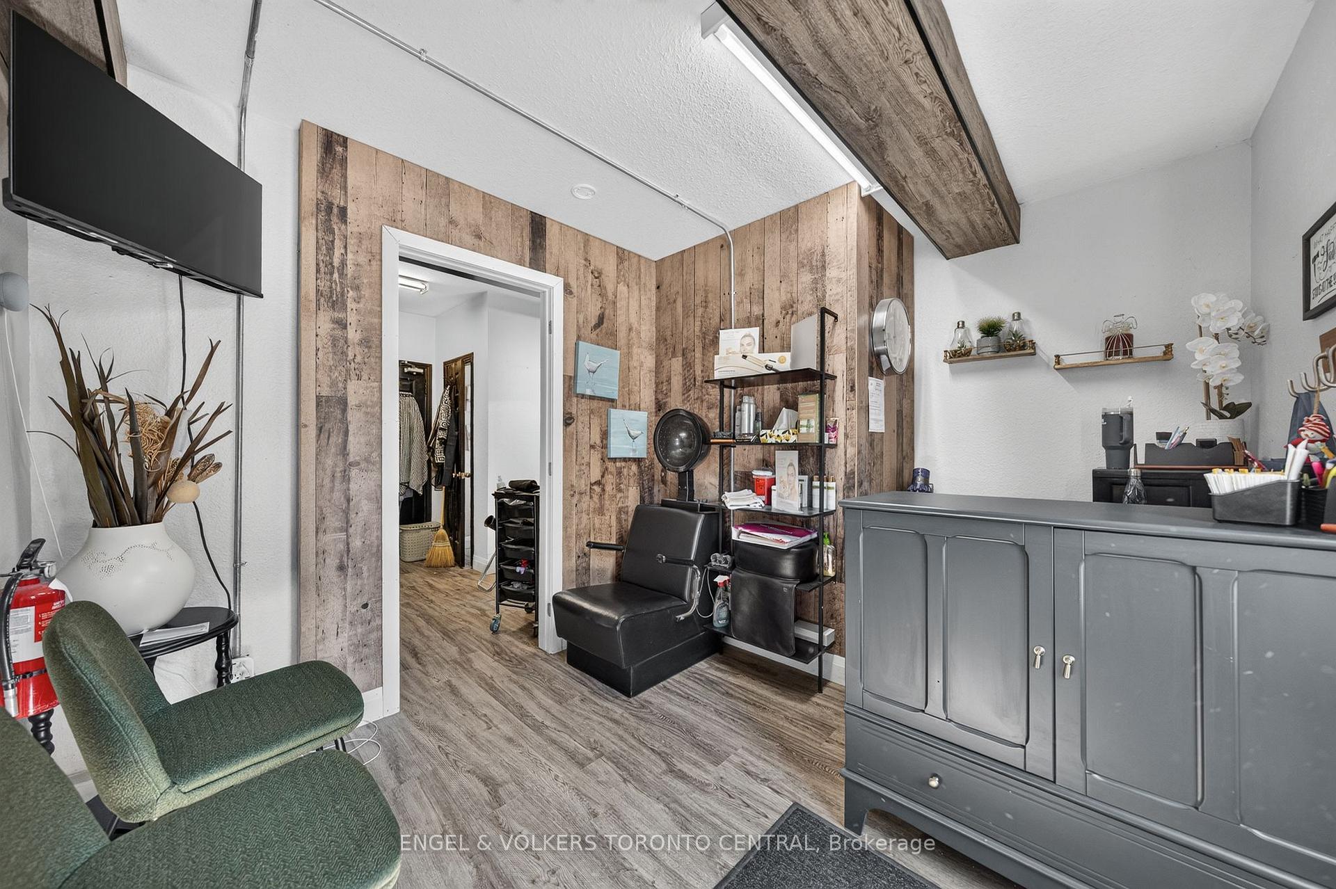 Photo 20 of 3188 King Street E, Kitchener, Chicopee/Freeport — HOMEH