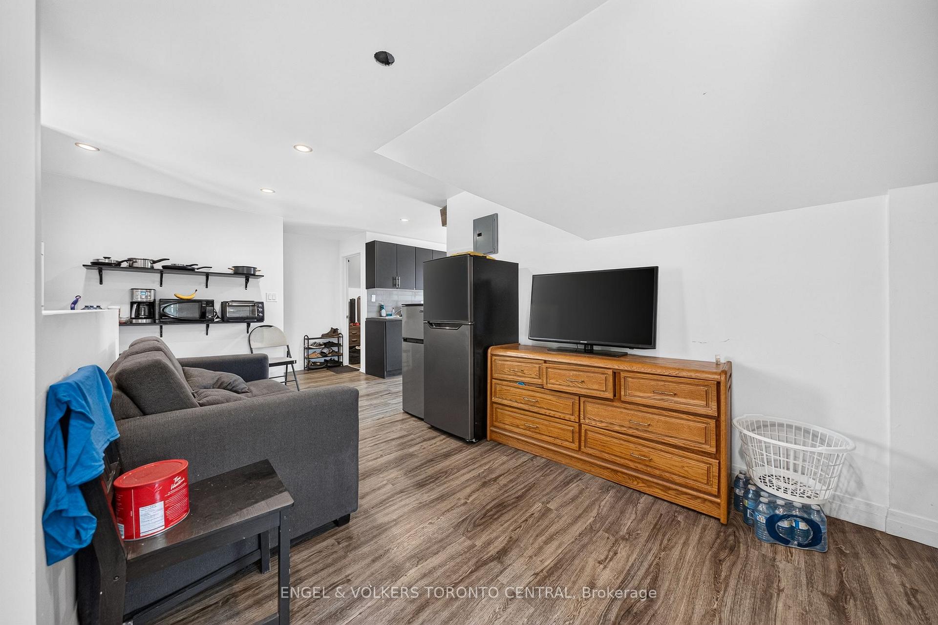 Photo 32 of 3188 King Street E, Kitchener, Chicopee/Freeport — HOMEH