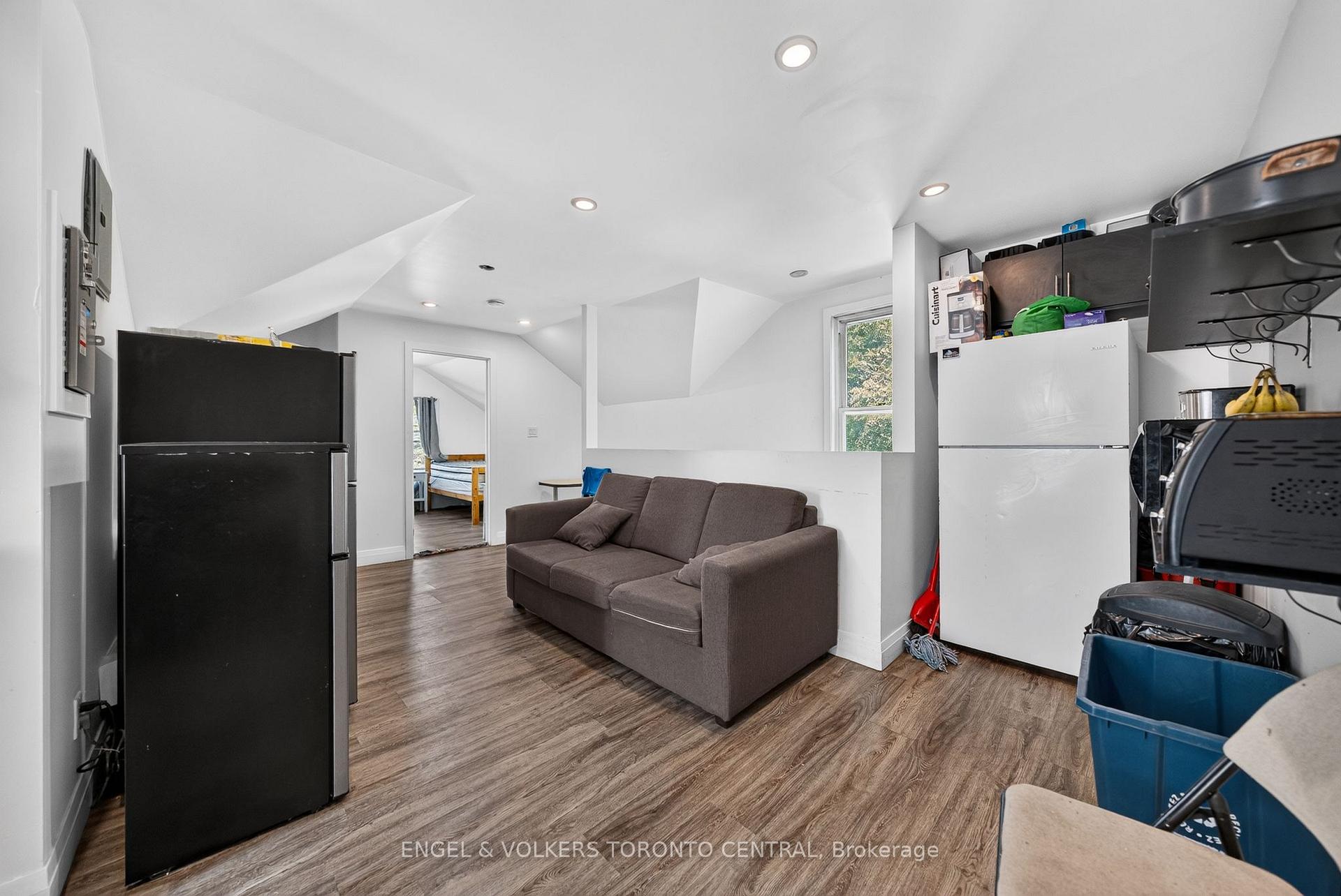 Photo 35 of 3188 King Street E, Kitchener, Chicopee/Freeport — HOMEH