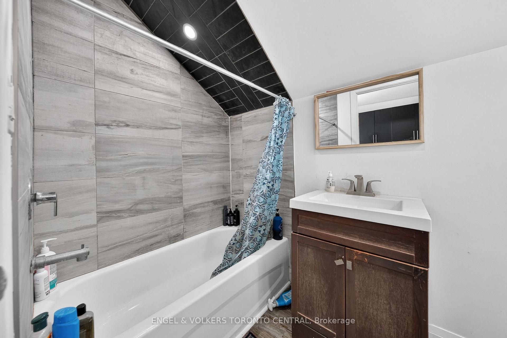 Photo 40 of 3188 King Street E, Kitchener, Chicopee/Freeport — HOMEH