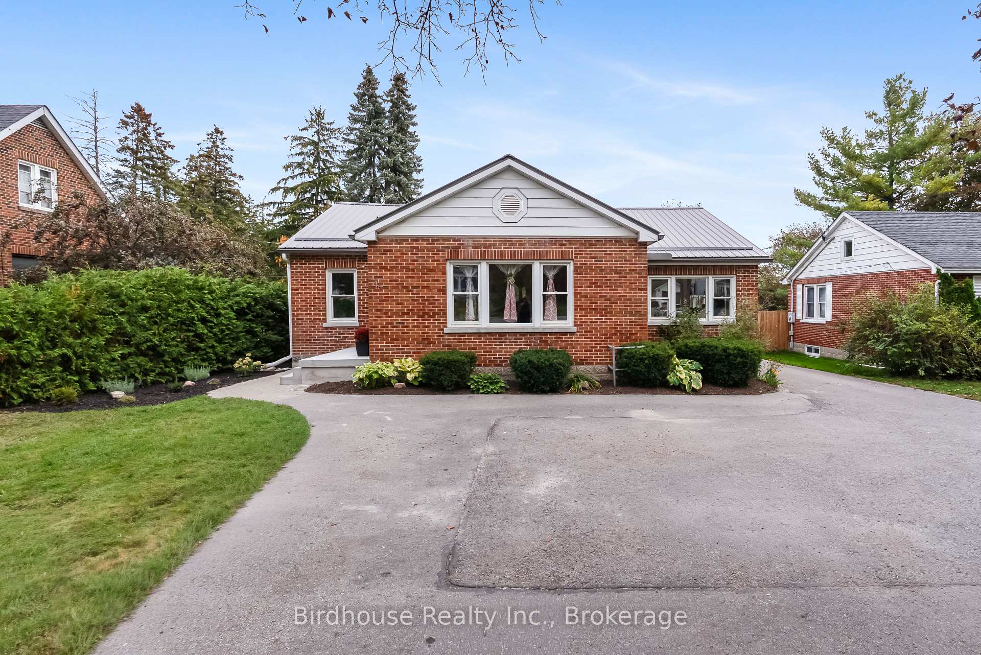 Front of 14 Angeline Street S