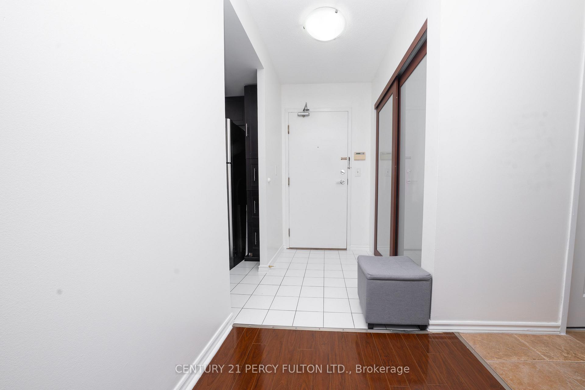 Photo 3 of Unit 508, 325 Webb Drive, Mississauga, City Centre — HOMEH