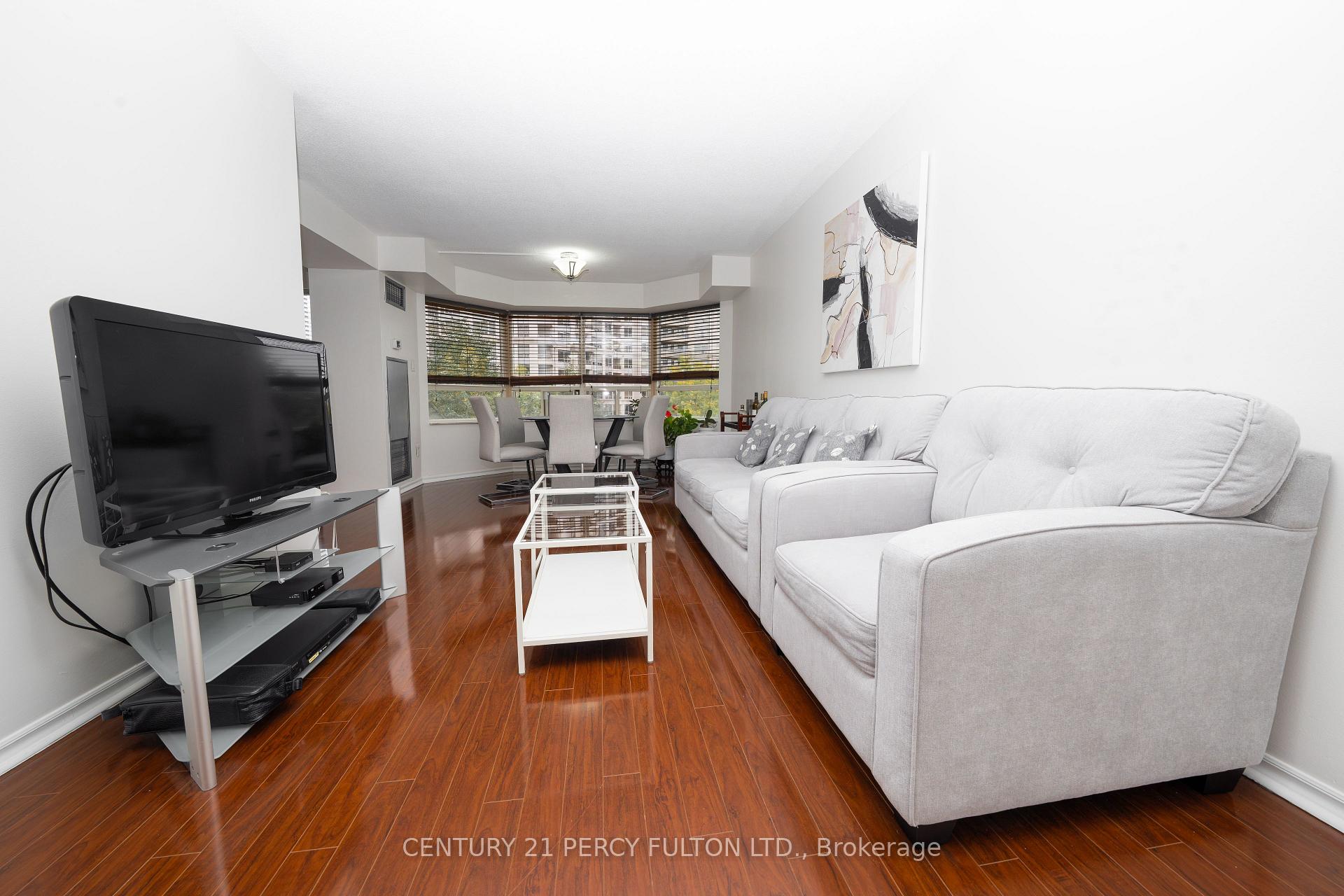 Photo 4 of Unit 508, 325 Webb Drive, Mississauga, City Centre — HOMEH