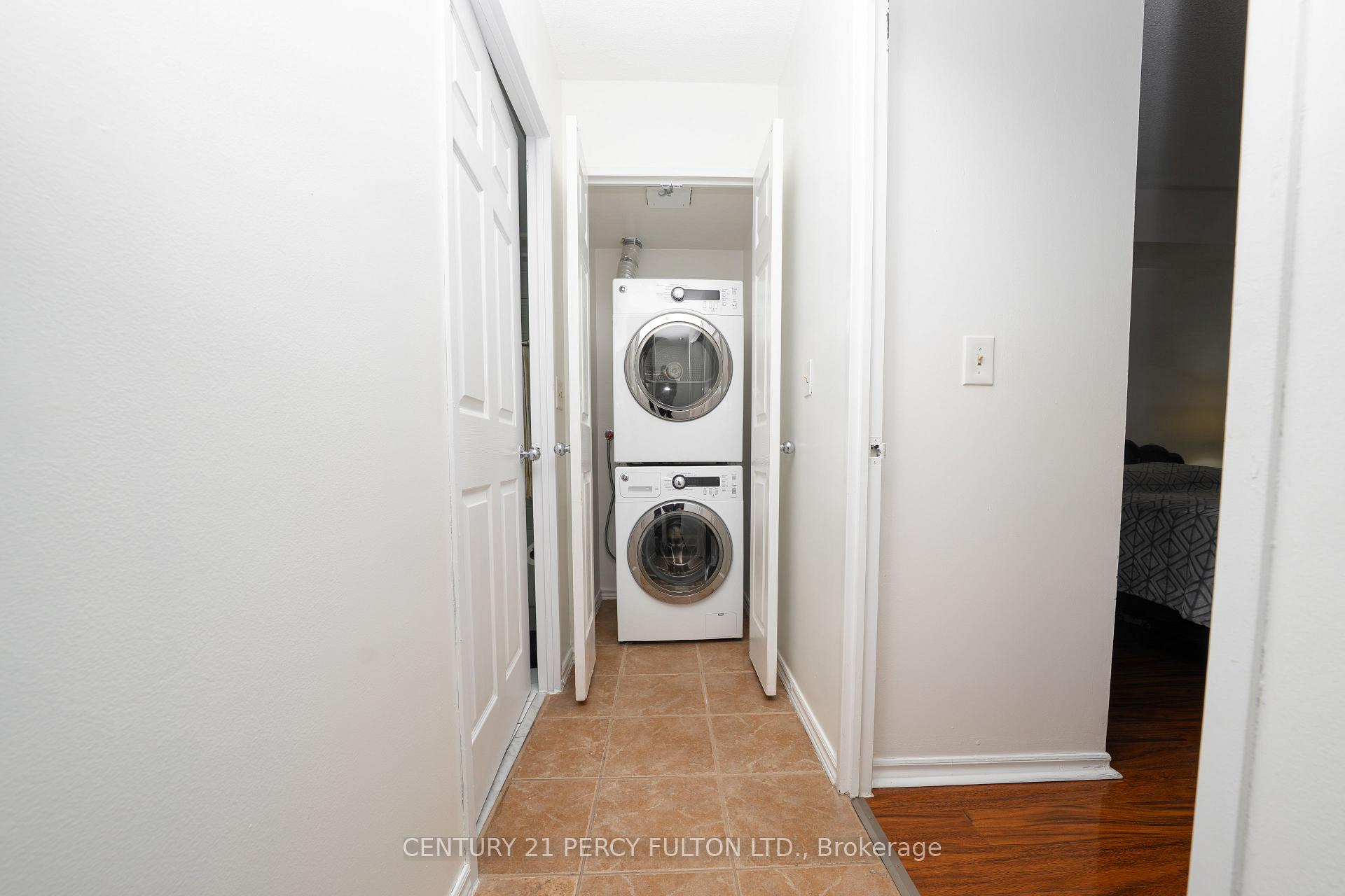 Photo 7 of Unit 508, 325 Webb Drive, Mississauga, City Centre — HOMEH