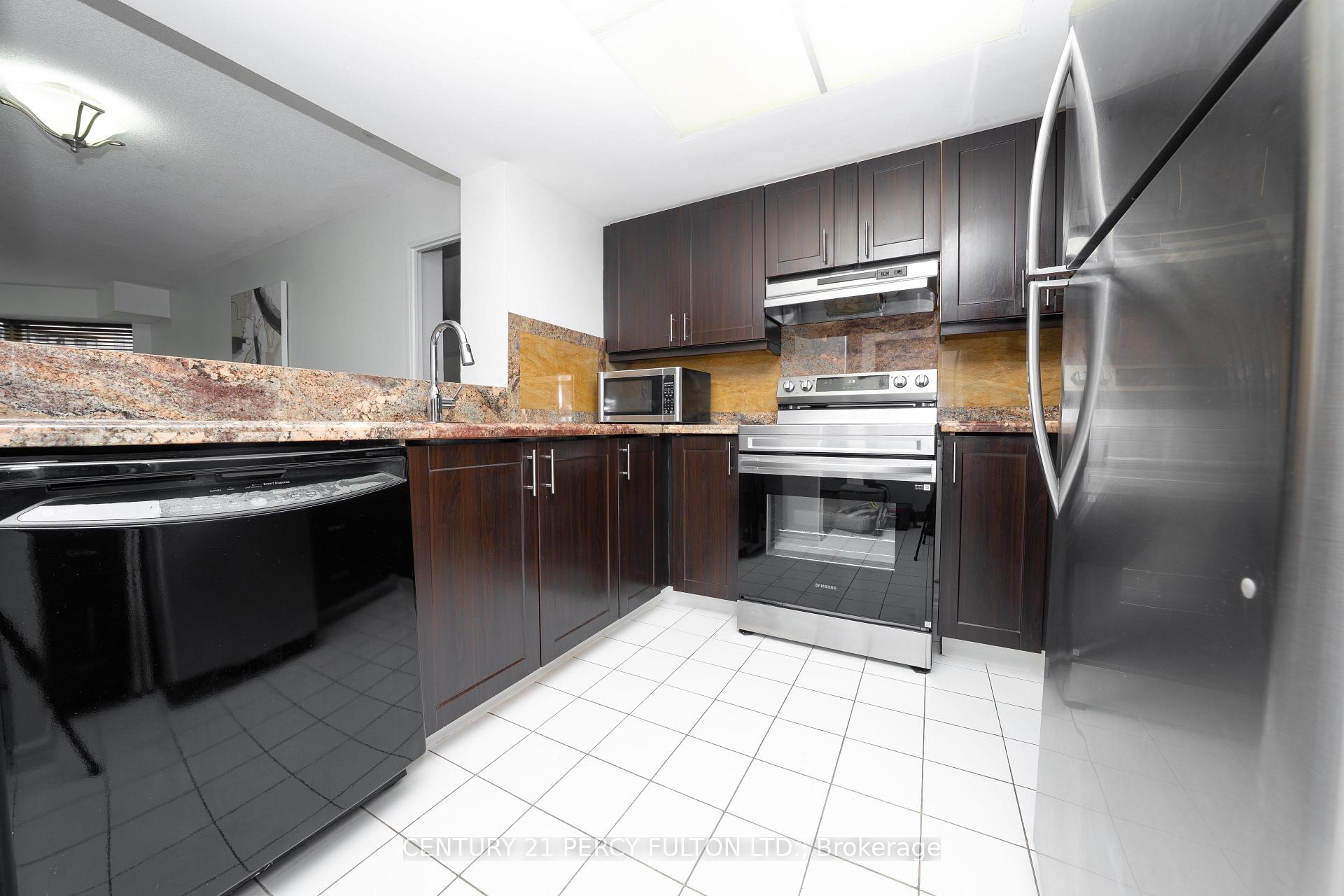 Photo 10 of Unit 508, 325 Webb Drive, Mississauga, City Centre — HOMEH