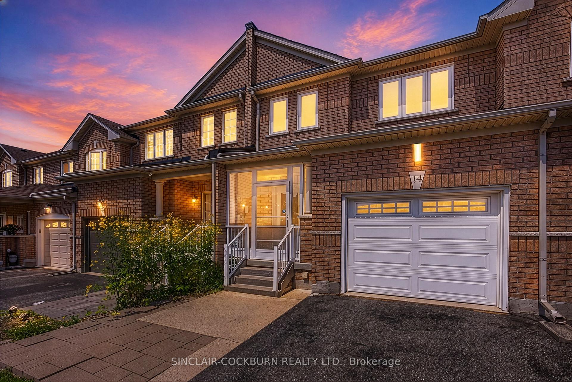 Photo 2 of 14 Barr Crescent, Aurora, Bayview Northeast — HOMEH