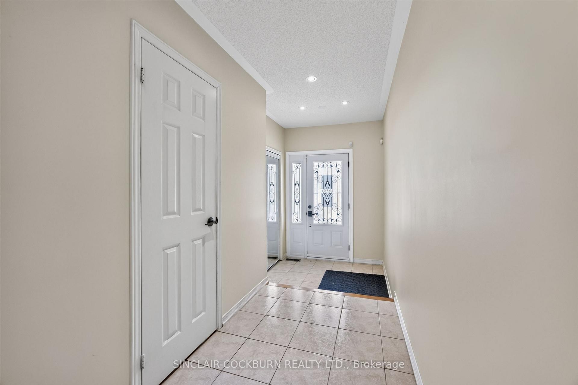 Photo 4 of 14 Barr Crescent, Aurora, Bayview Northeast — HOMEH