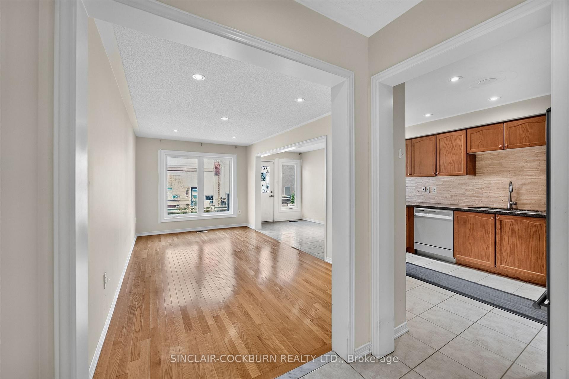 Photo 7 of 14 Barr Crescent, Aurora, Bayview Northeast — HOMEH