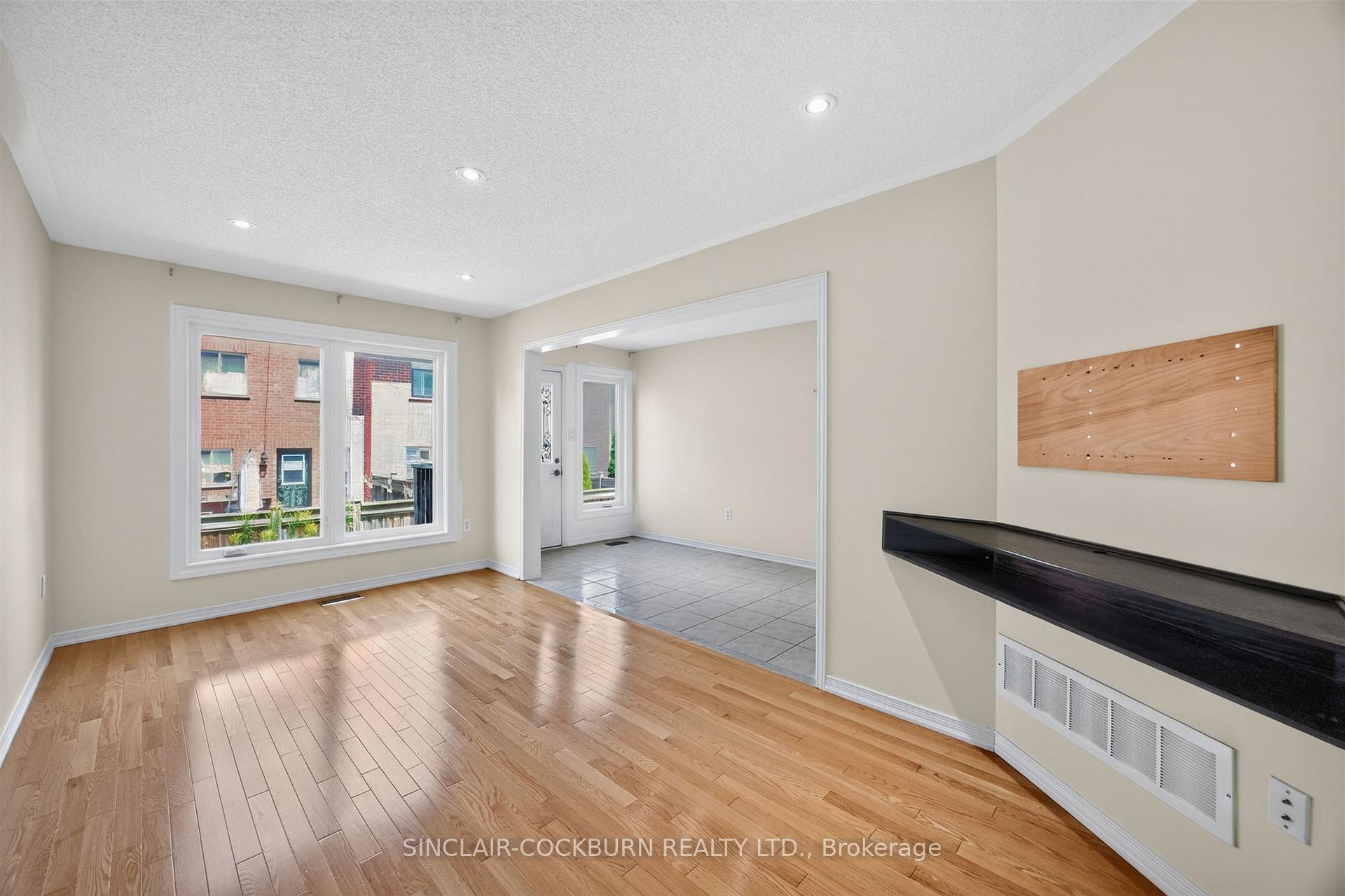 Photo 10 of 14 Barr Crescent, Aurora, Bayview Northeast — HOMEH