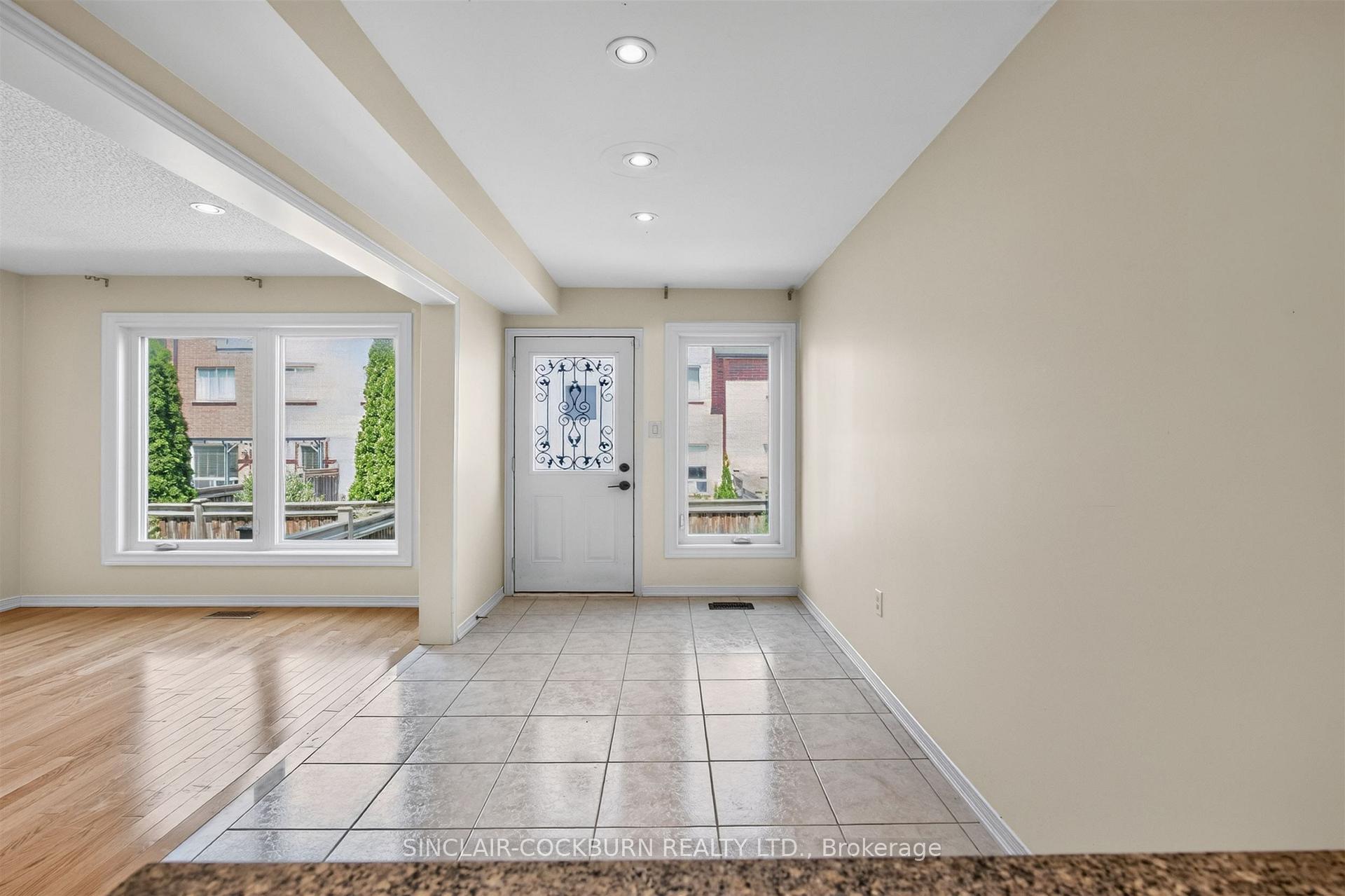 Photo 11 of 14 Barr Crescent, Aurora, Bayview Northeast — HOMEH