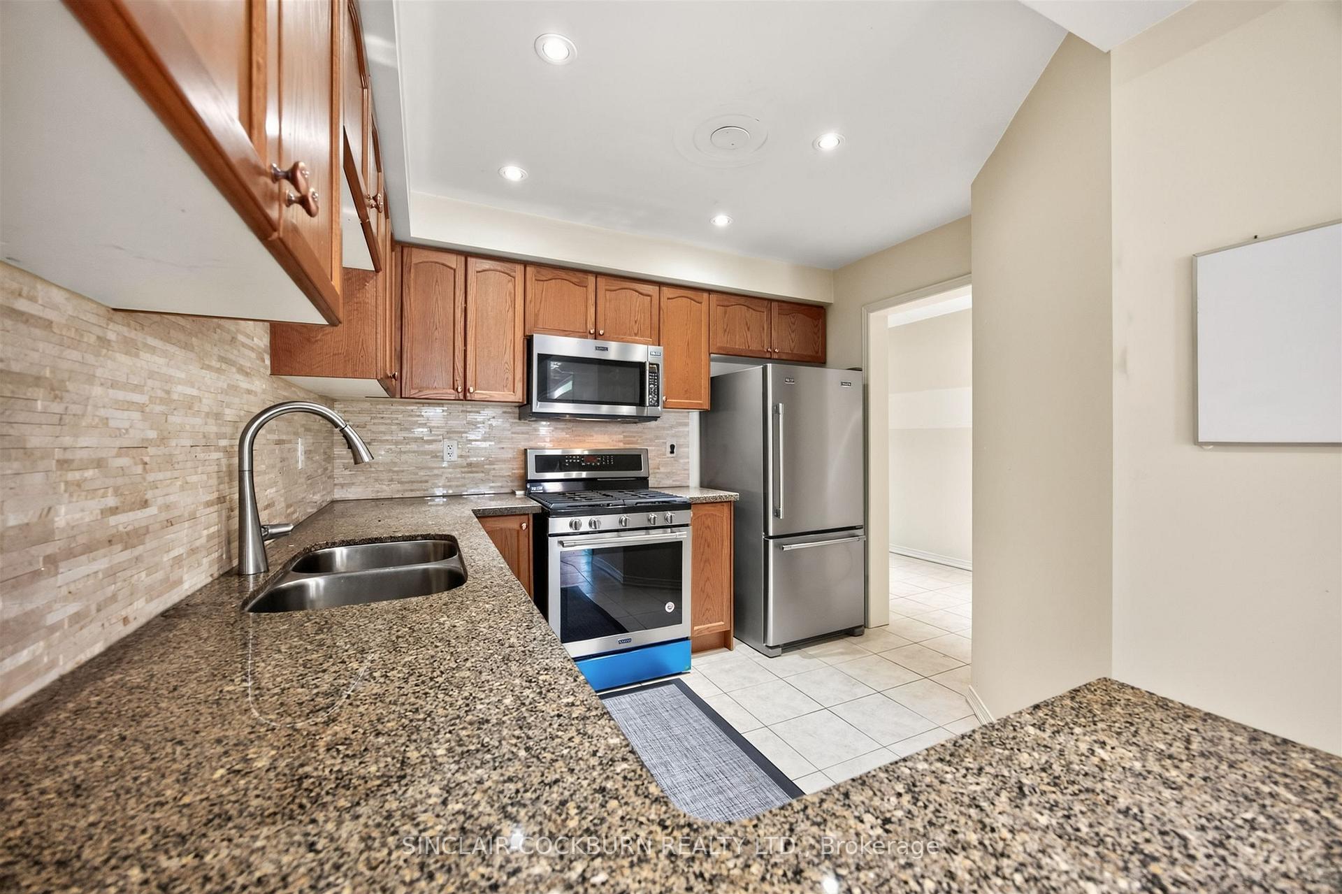 Photo 13 of 14 Barr Crescent, Aurora, Bayview Northeast — HOMEH