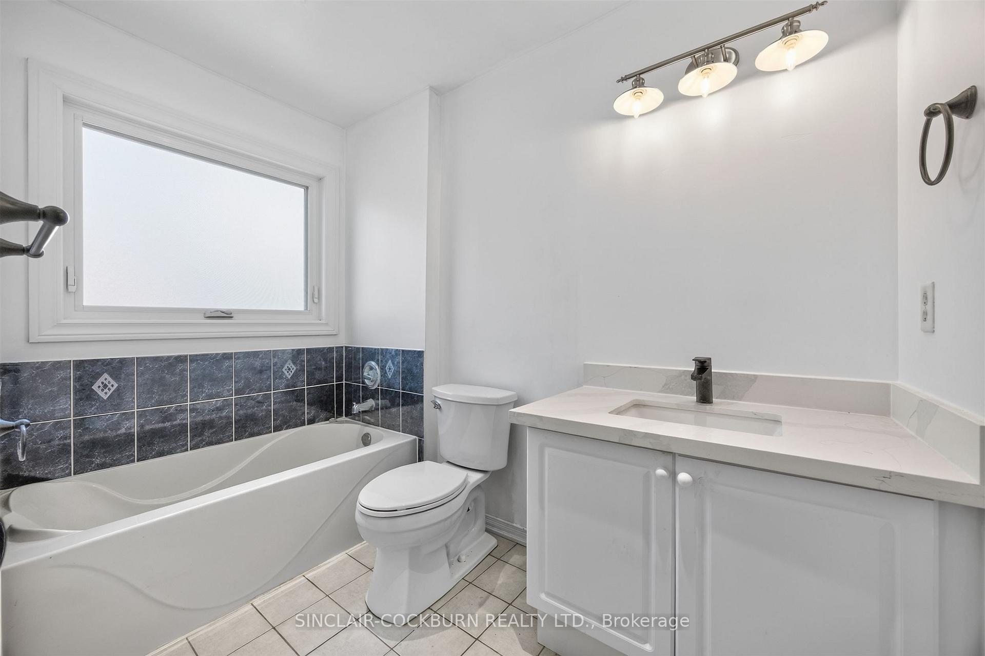 Photo 17 of 14 Barr Crescent, Aurora, Bayview Northeast — HOMEH
