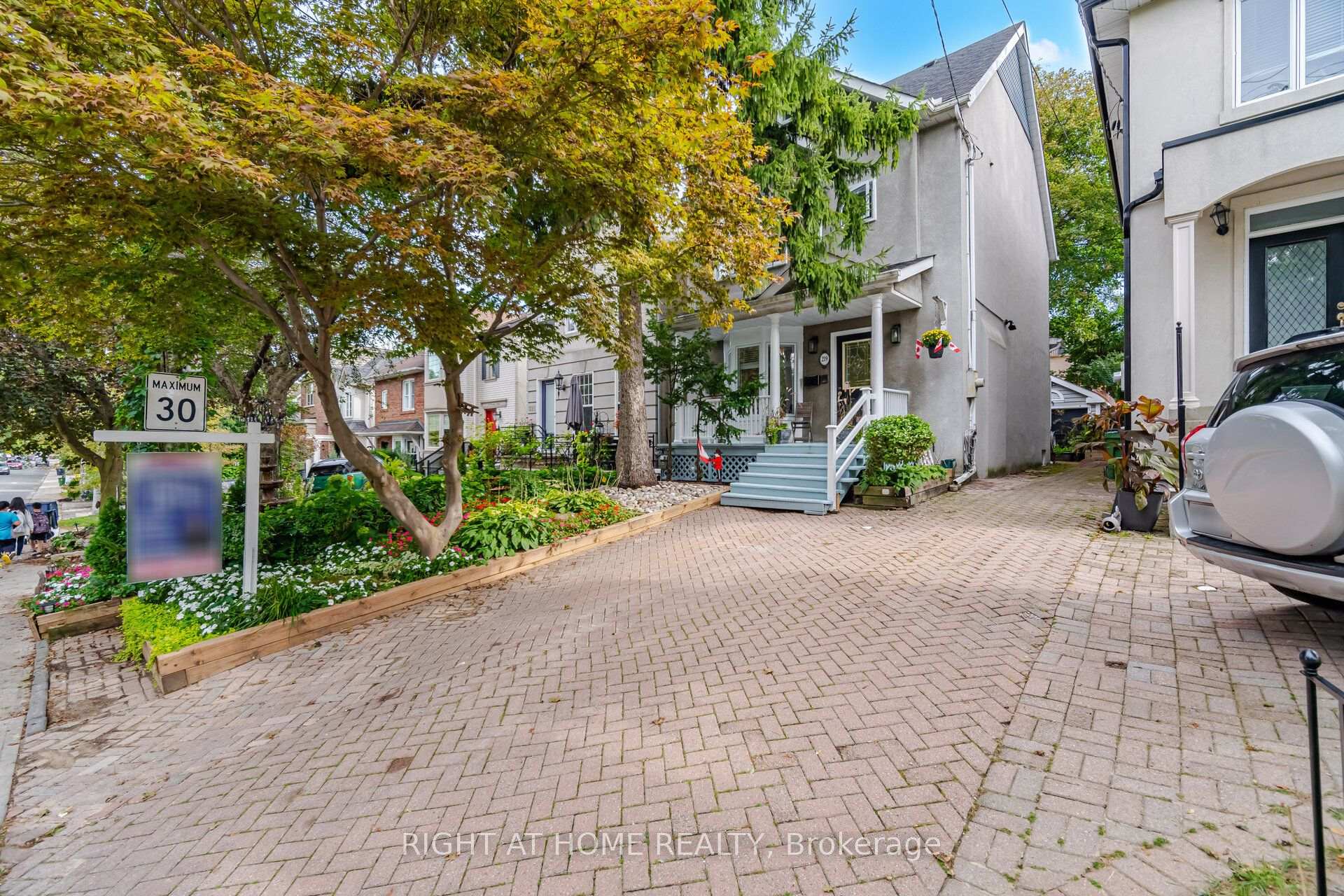 Photo 2 of 219 Broadway Avenue, Toronto, Mount Pleasant East — HOMEH