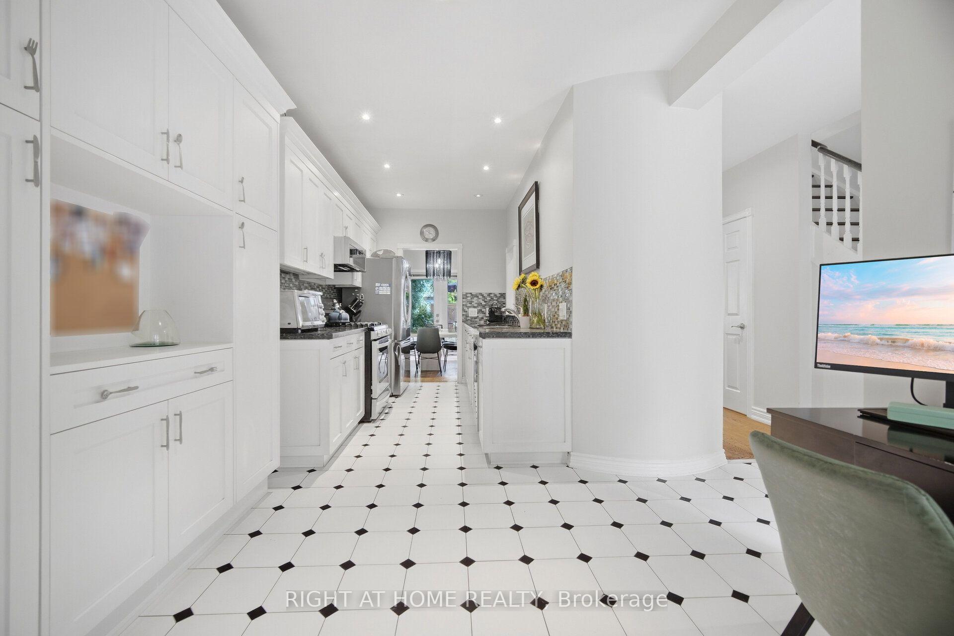 Photo 15 of 219 Broadway Avenue, Toronto, Mount Pleasant East — HOMEH
