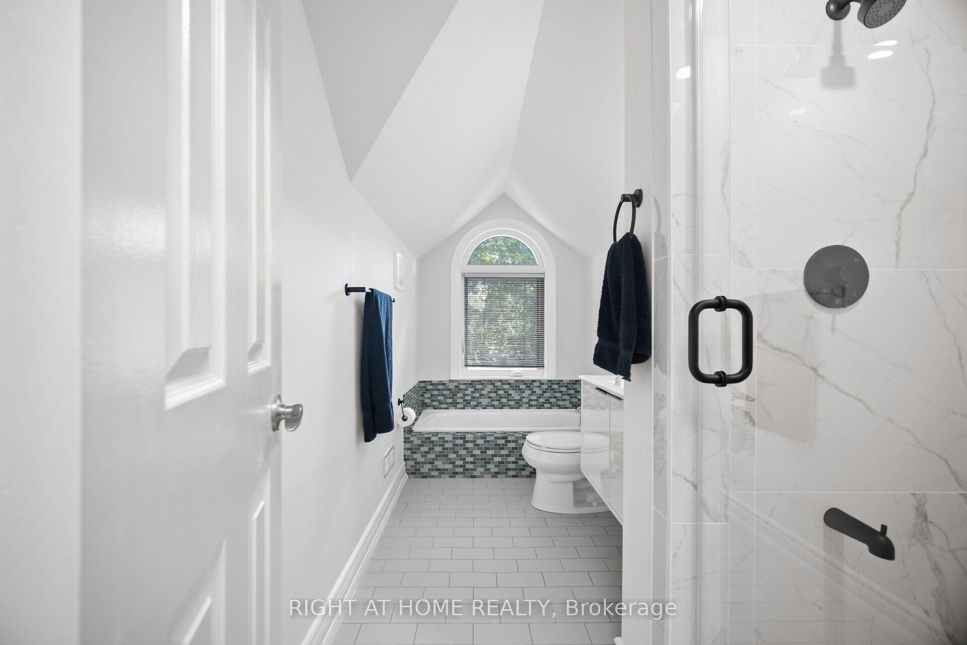 Photo 33 of 219 Broadway Avenue, Toronto, Mount Pleasant East — HOMEH