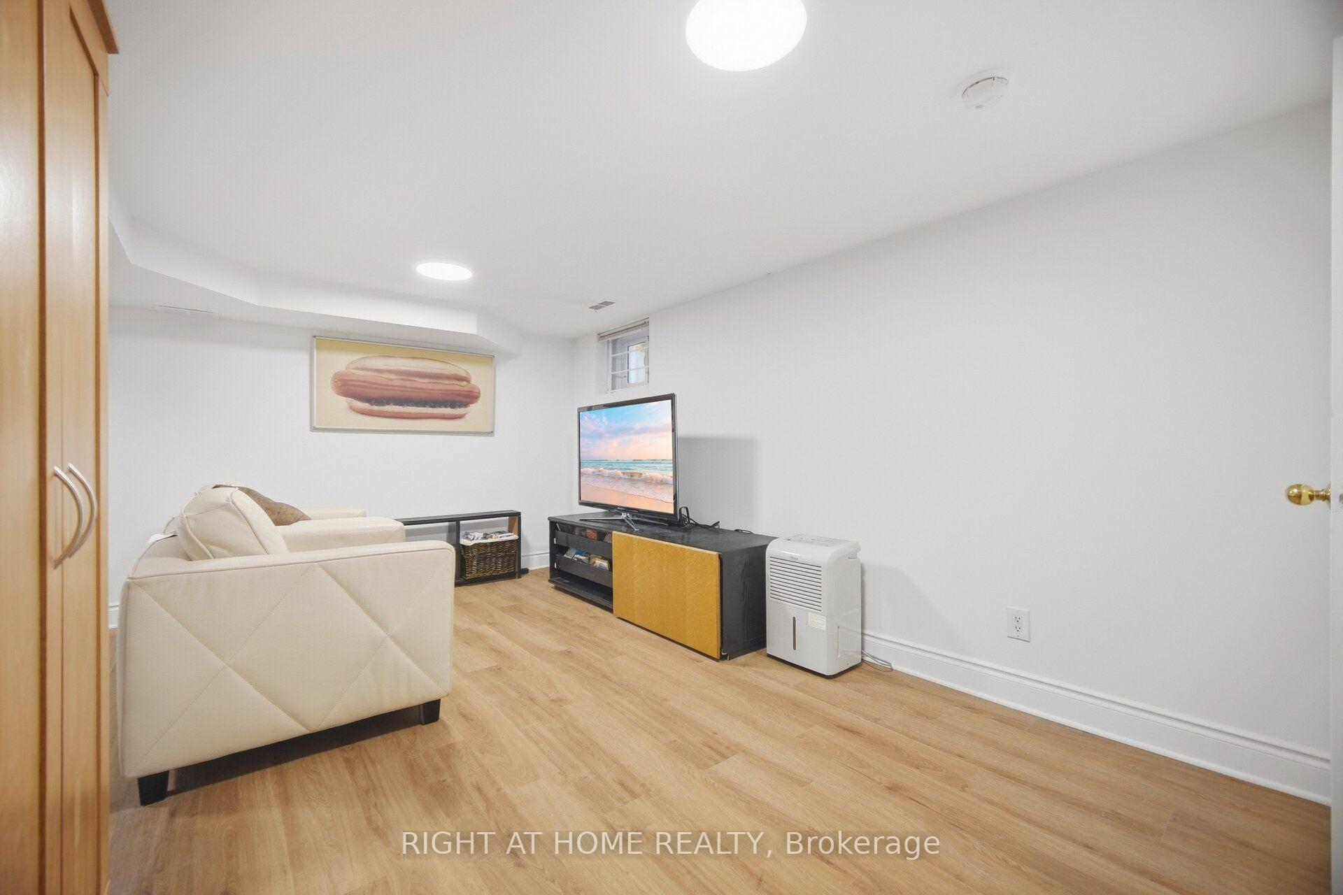 Photo 37 of 219 Broadway Avenue, Toronto, Mount Pleasant East — HOMEH