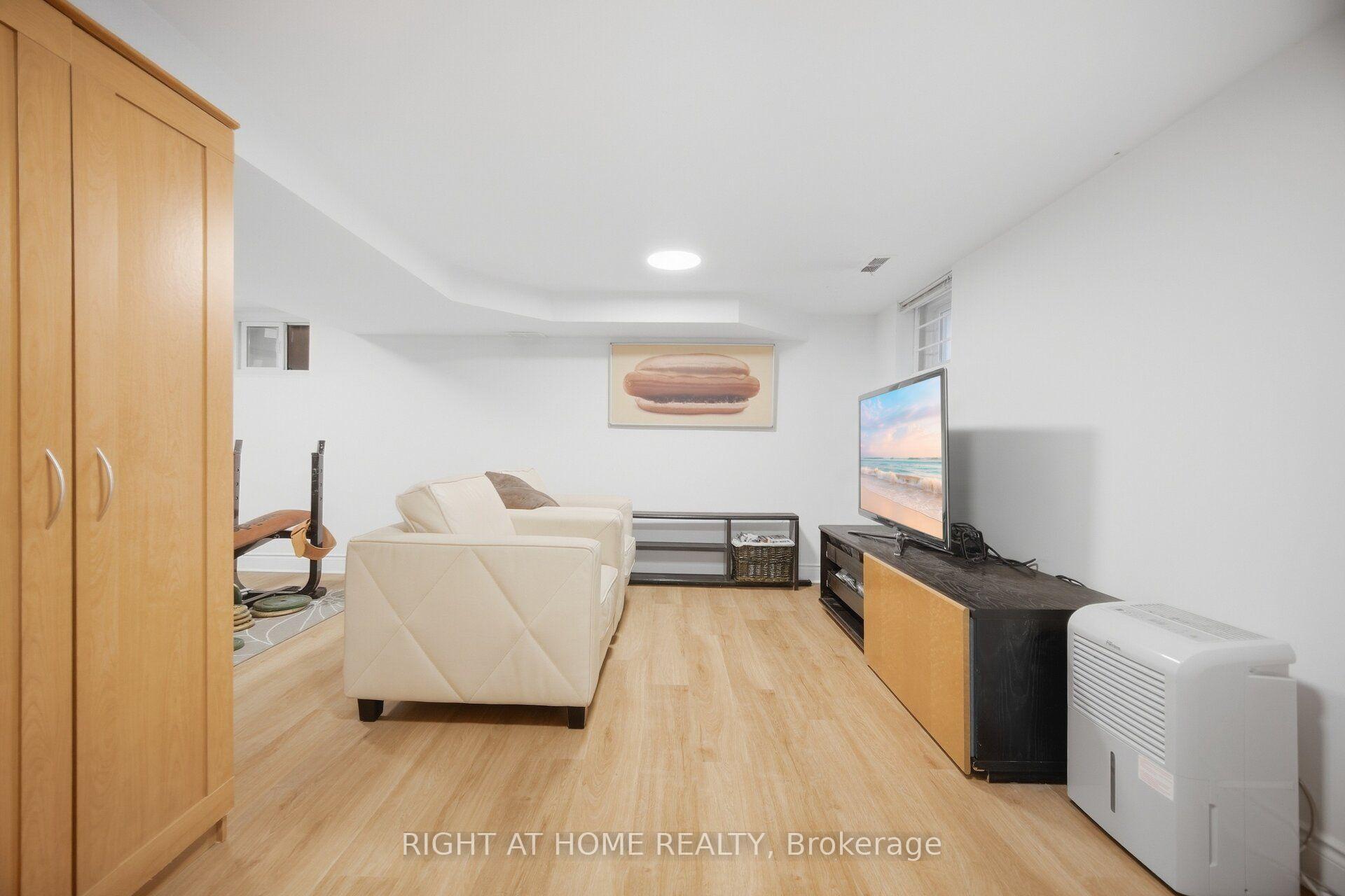 Photo 38 of 219 Broadway Avenue, Toronto, Mount Pleasant East — HOMEH