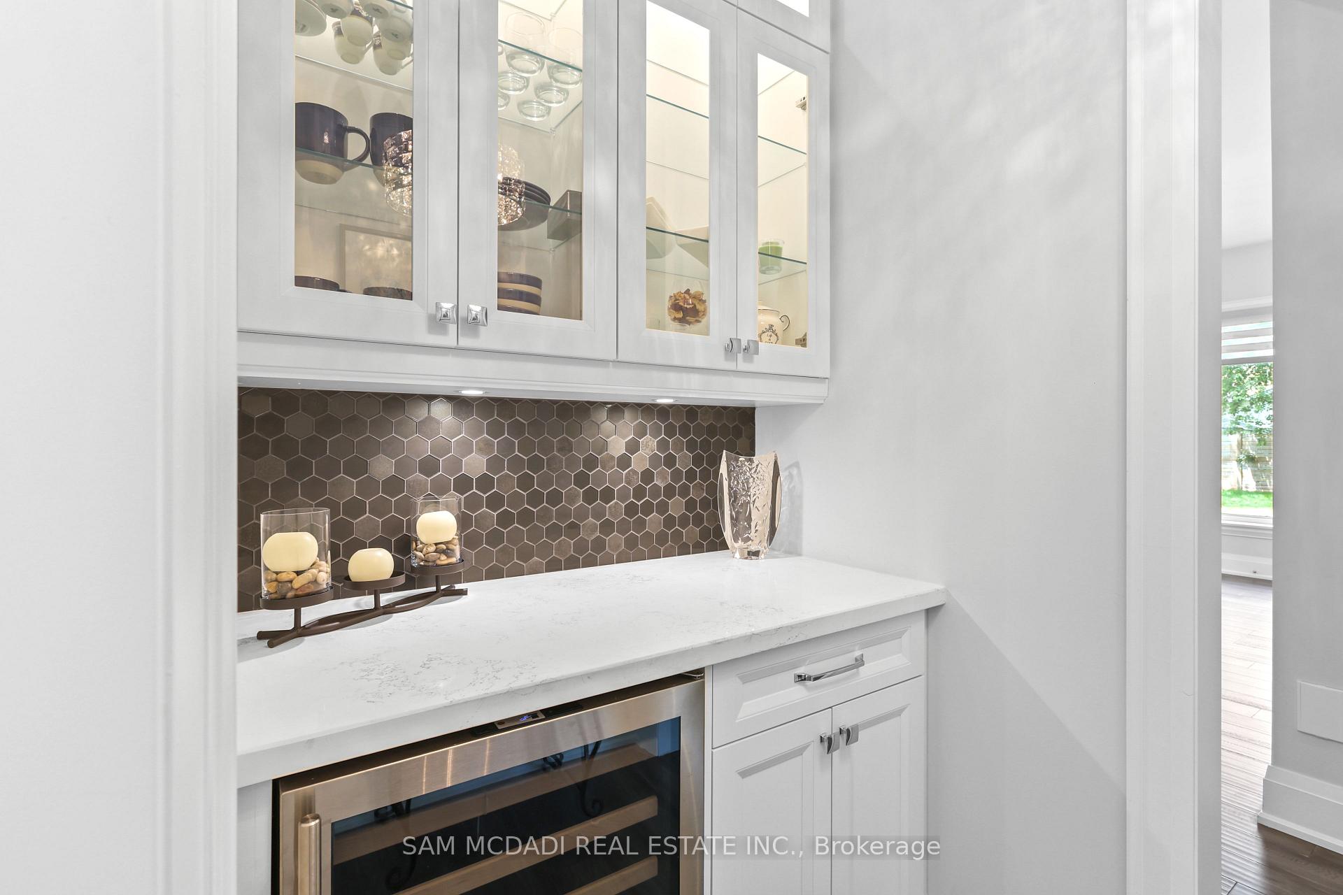 Photo 6 of 390 Sandhurst Drive, Oakville, West — HOMEH