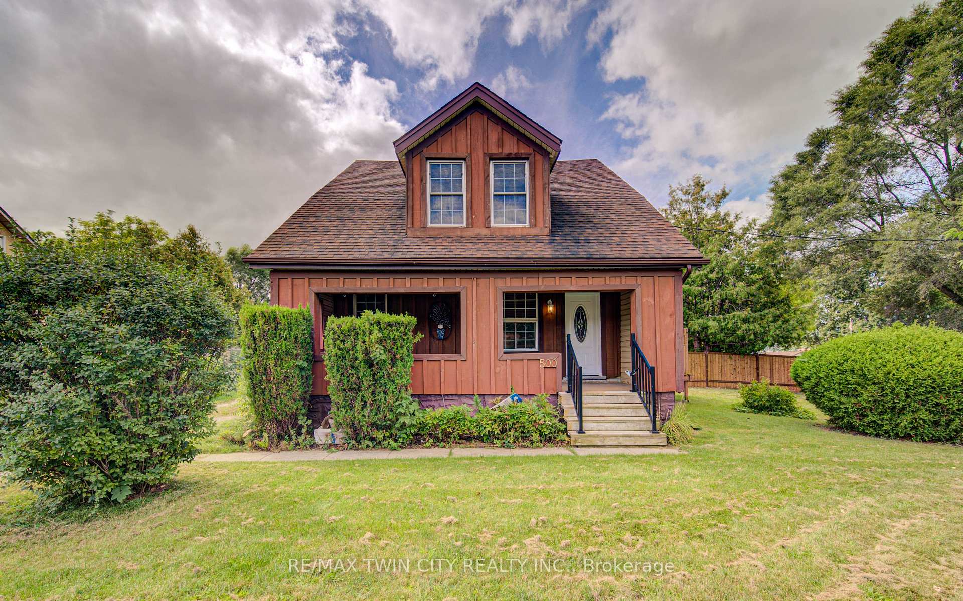 Photo of 500 Dundas Street S