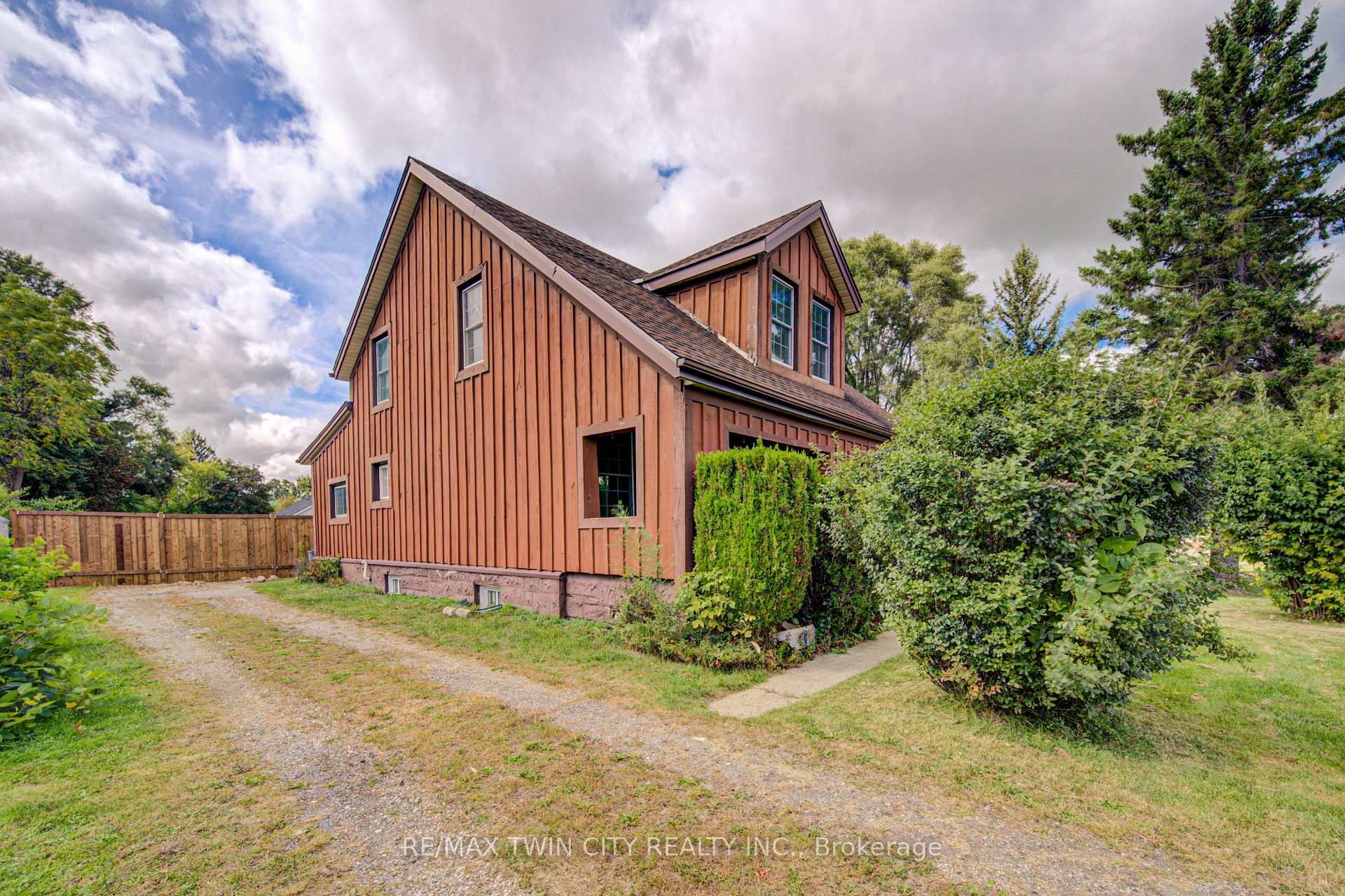 Photo 2 of 500 Dundas Street S, Cambridge, Greenway-Chaplin — HOMEH