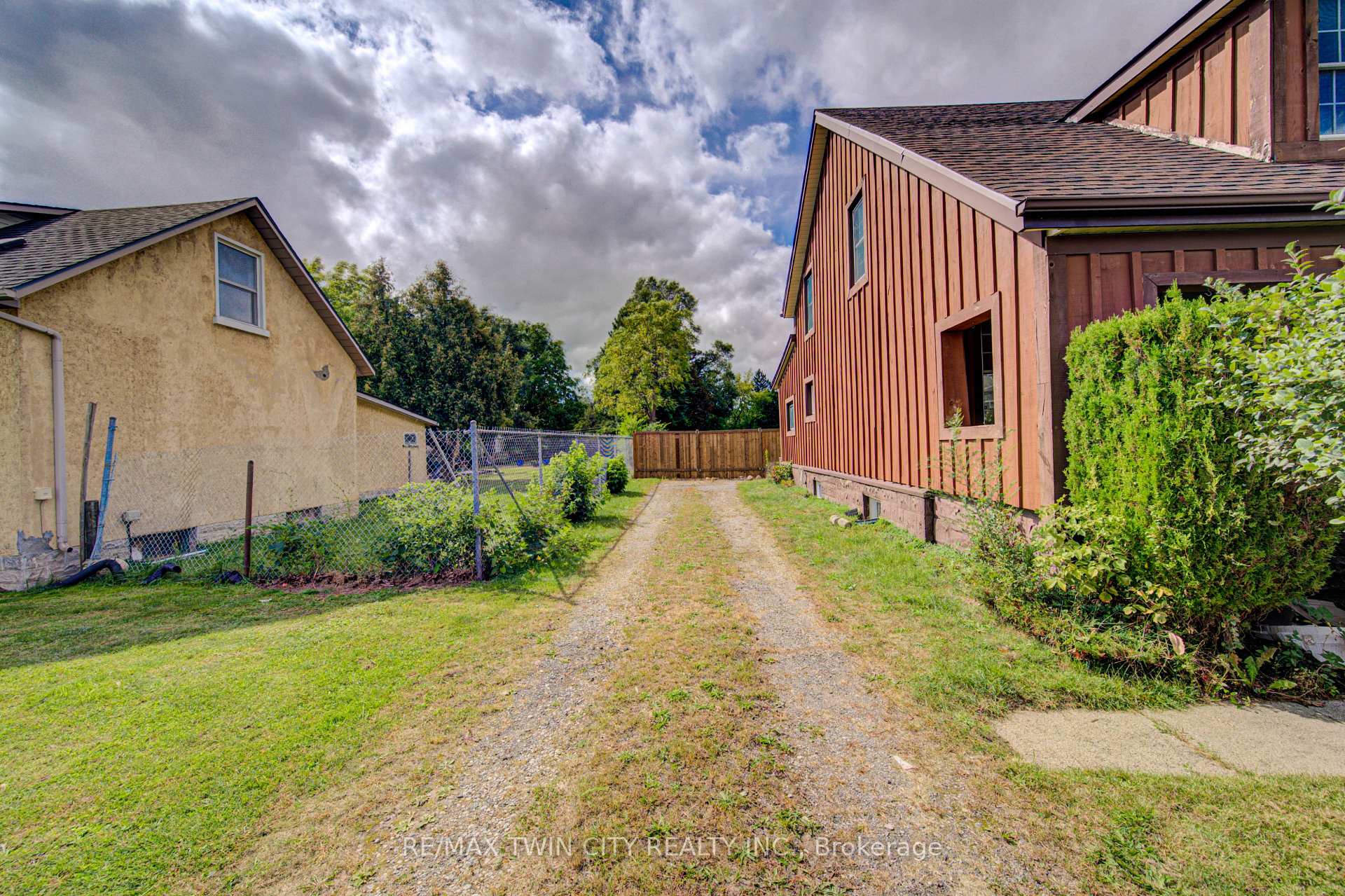 Photo 3 of 500 Dundas Street S, Cambridge, Greenway-Chaplin — HOMEH