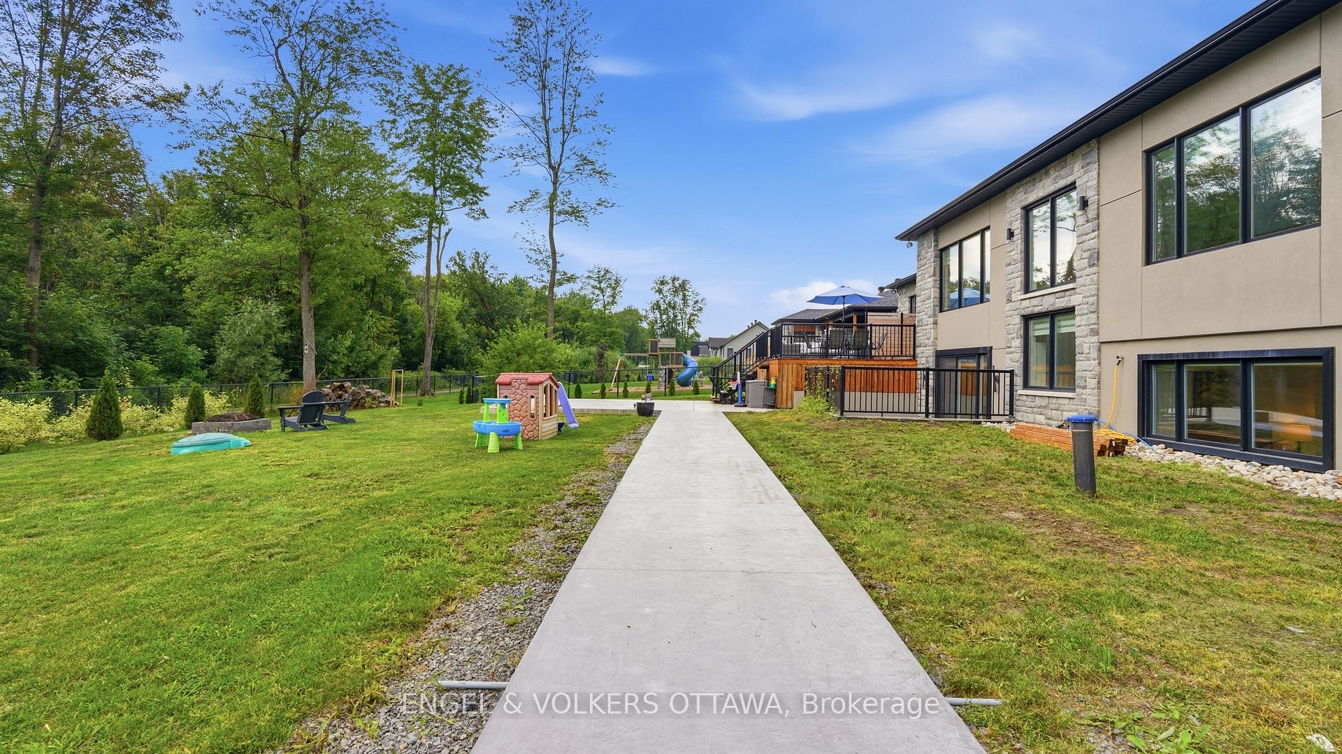 Photo 43 of 517-517B Shoreway Drive, Ottawa, Greely — HOMEH