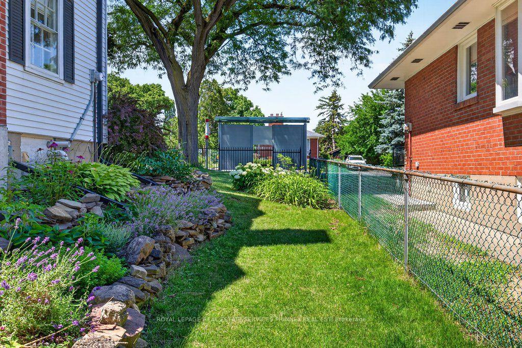 Photo 29 of 3947 Bloor Street W, Etobicoke, Islington-City Centre West — HOMEH