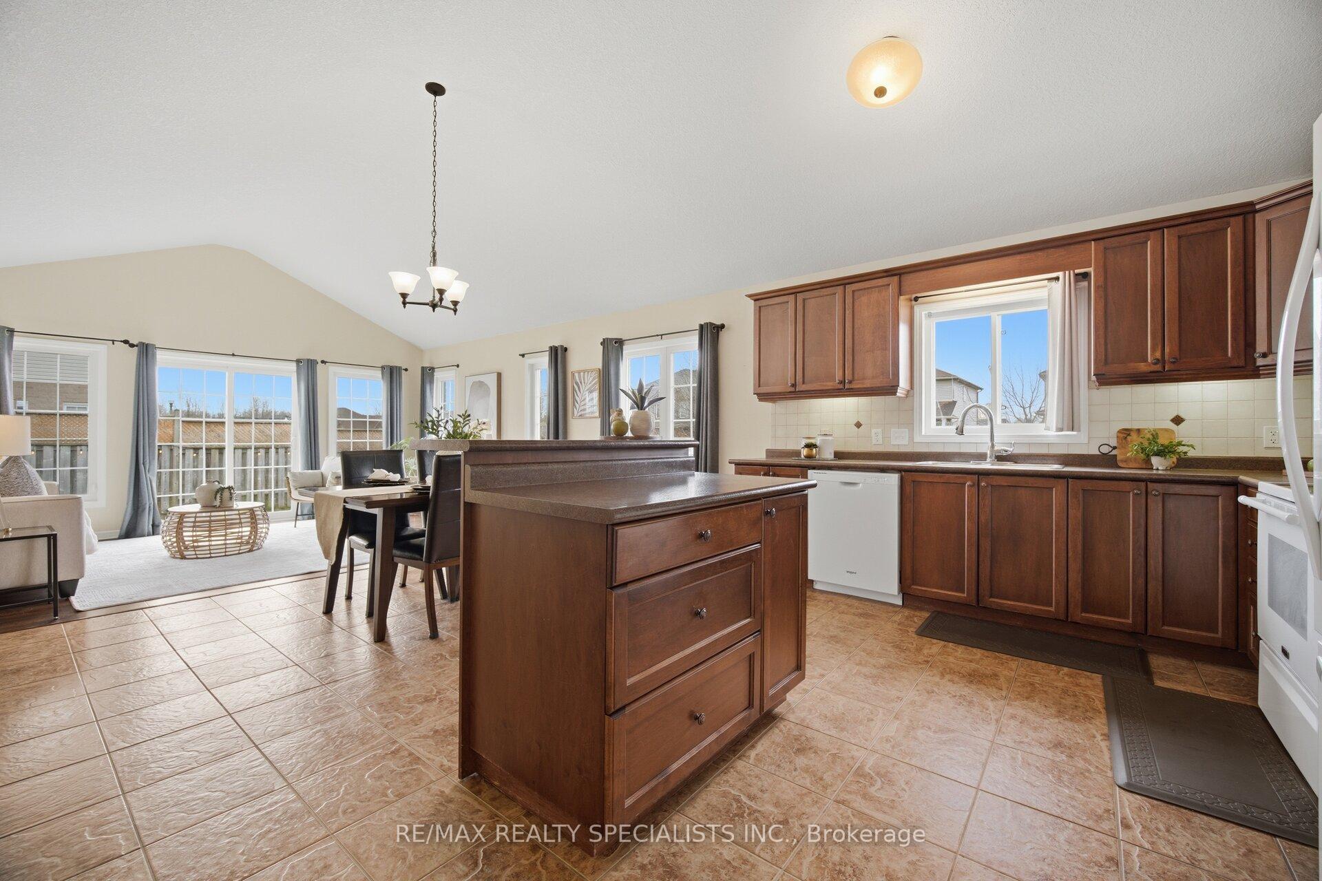 Photo 9 of 650 Reid Crescent, North Perth, Listowel — HOMEH