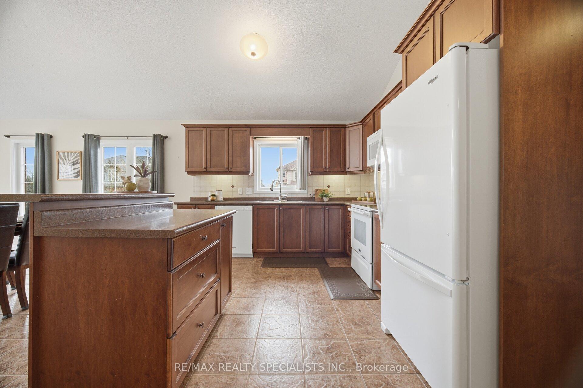 Photo 10 of 650 Reid Crescent, North Perth, Listowel — HOMEH