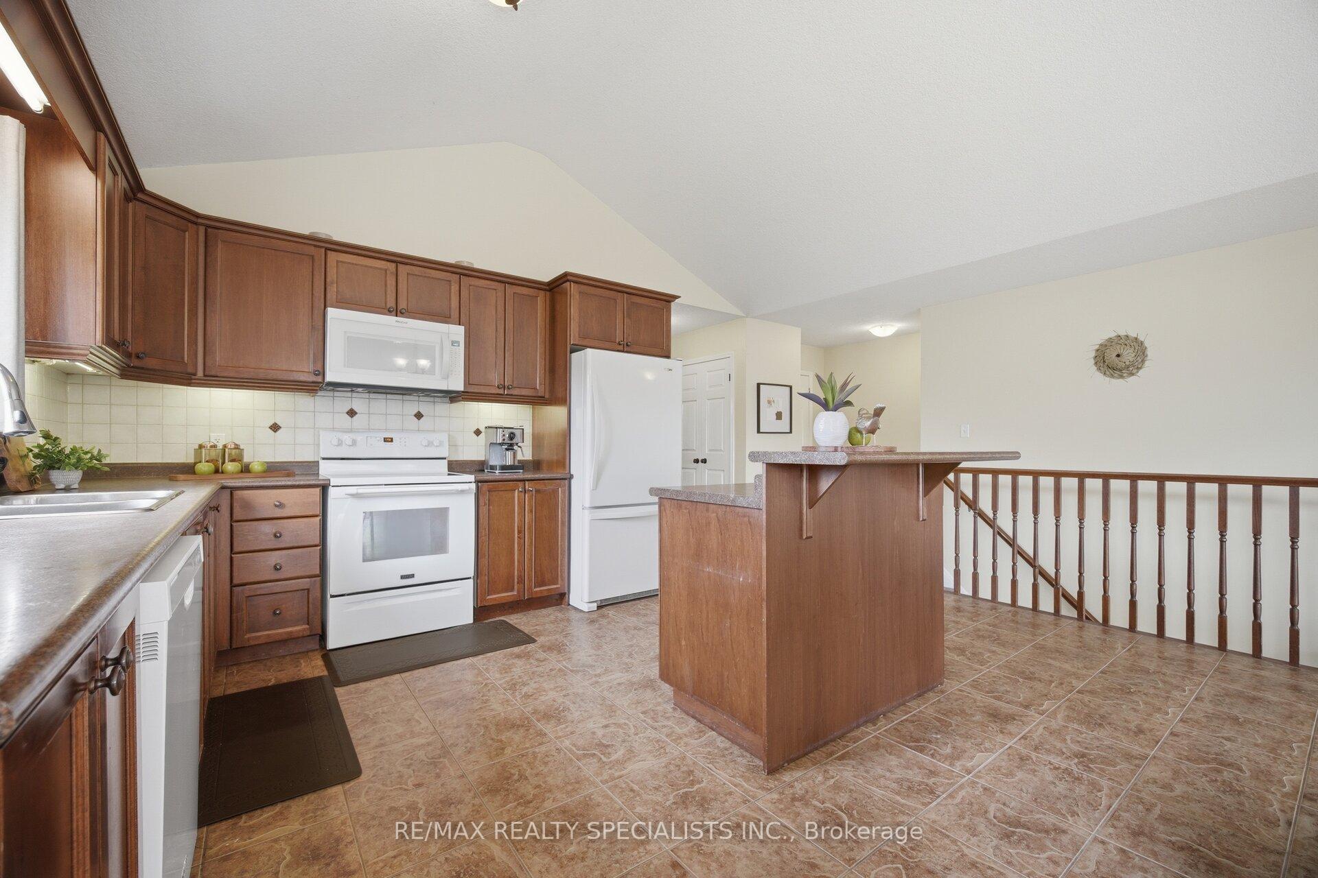 Photo 11 of 650 Reid Crescent, North Perth, Listowel — HOMEH
