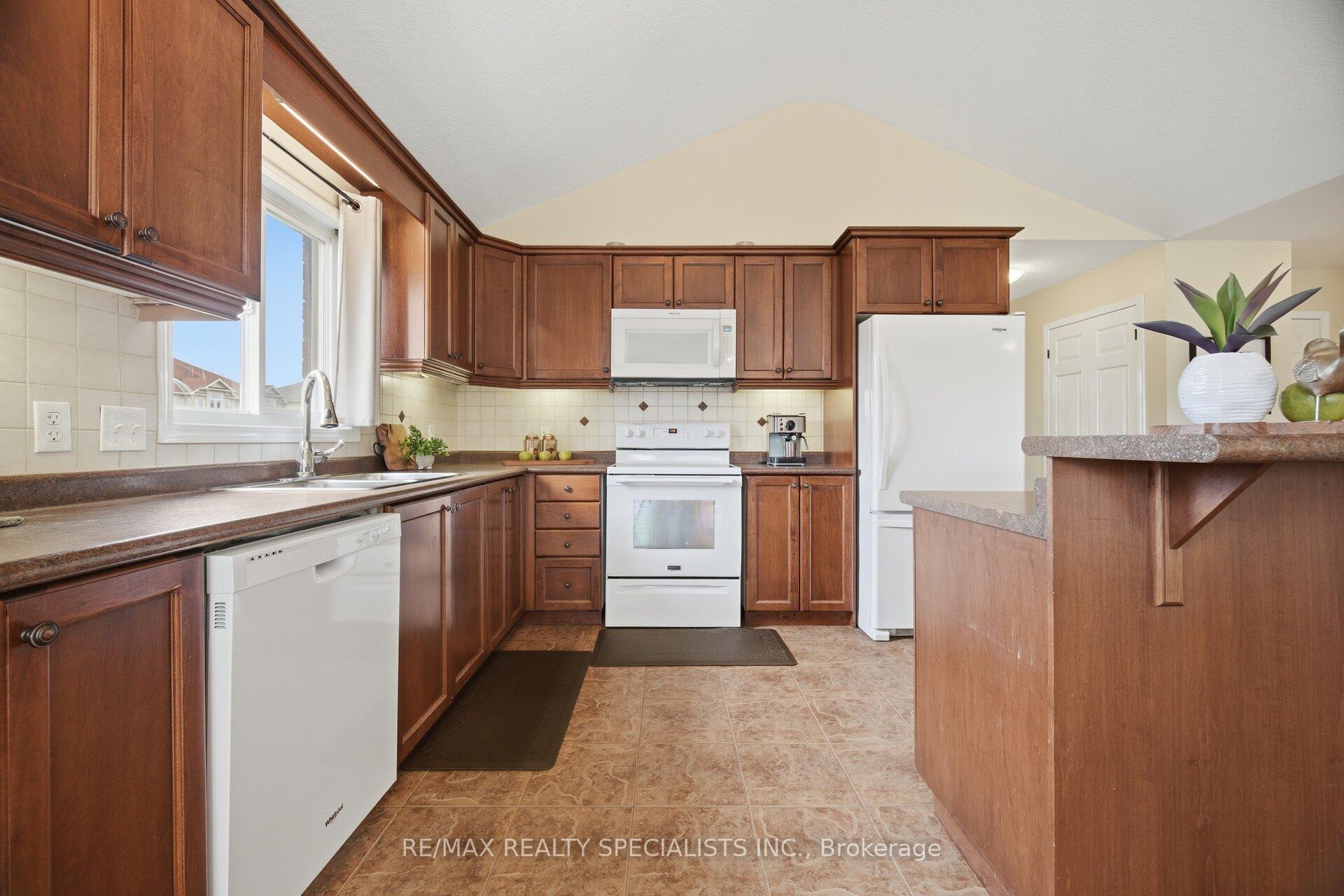 Photo 12 of 650 Reid Crescent, North Perth, Listowel — HOMEH