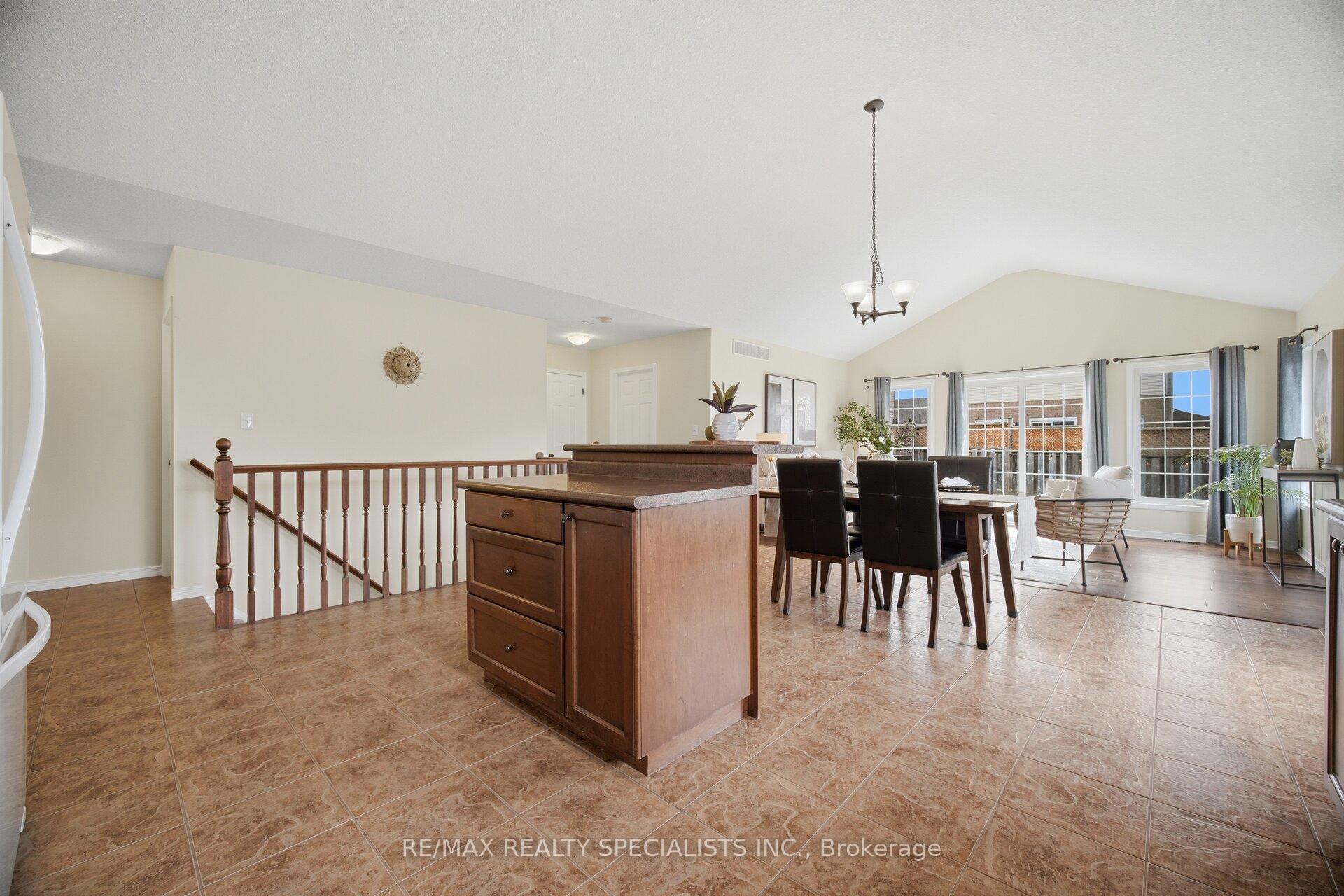 Photo 13 of 650 Reid Crescent, North Perth, Listowel — HOMEH