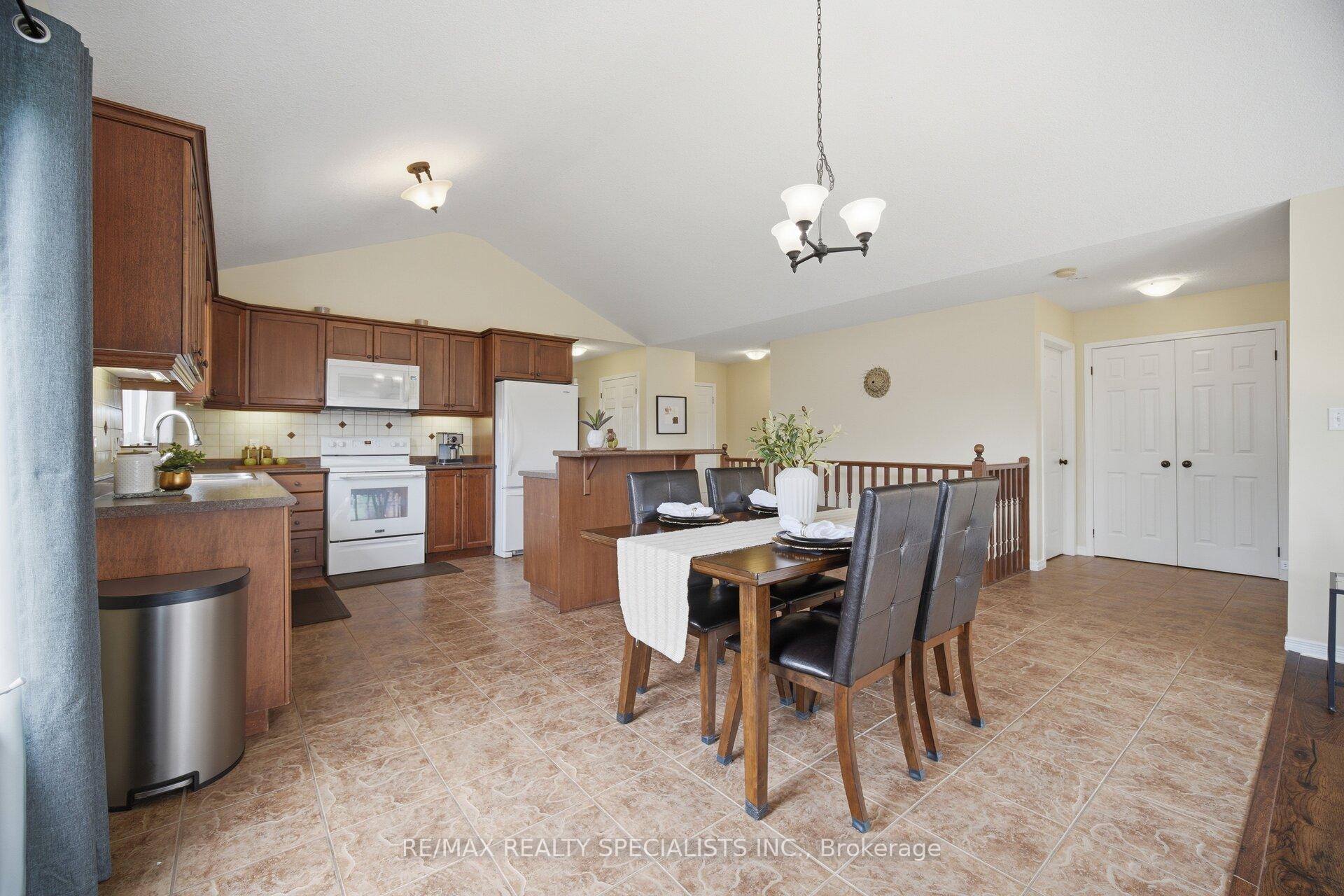 Photo 15 of 650 Reid Crescent, North Perth, Listowel — HOMEH