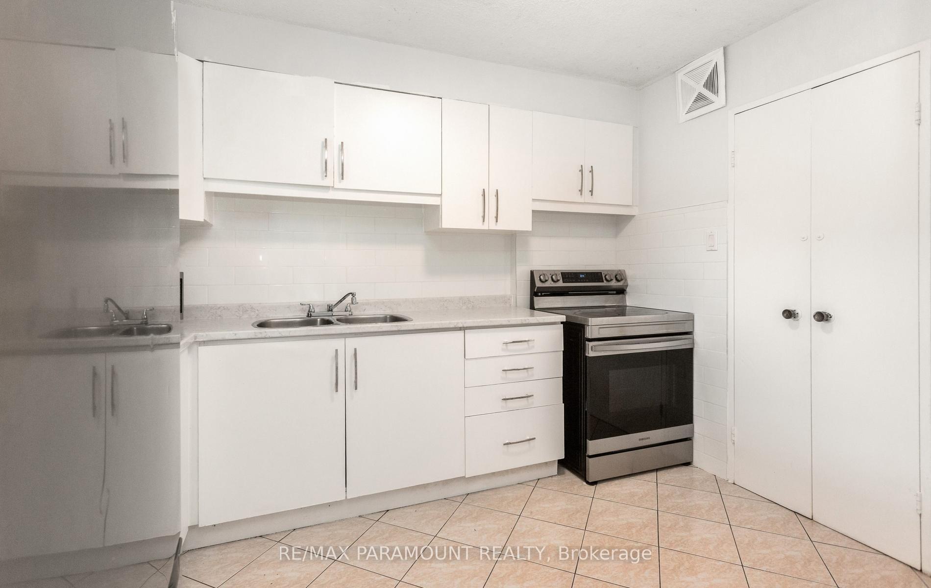 Photo 15 of Unit 303, 1881 Jane Street, North York, Rustic — HOMEH