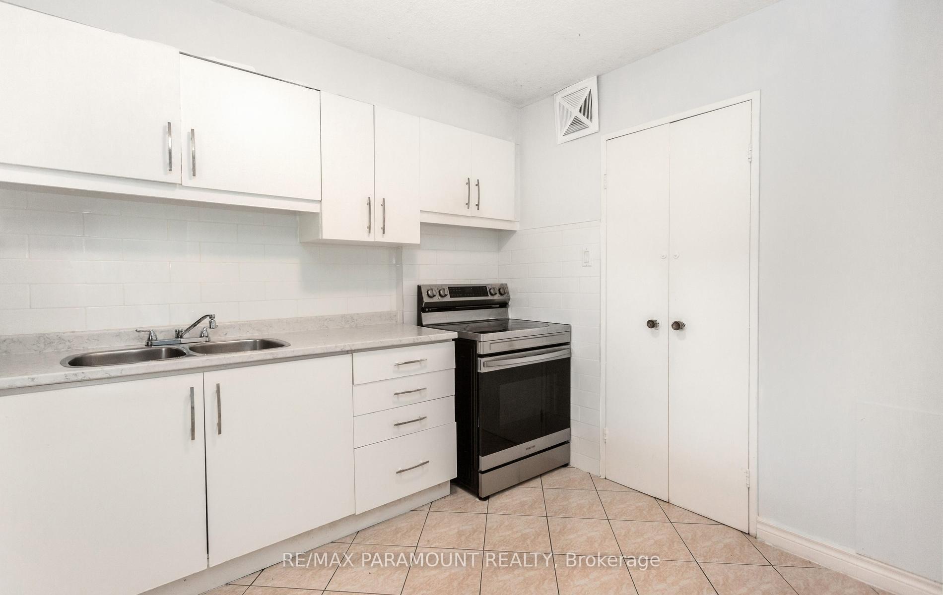Photo 16 of Unit 303, 1881 Jane Street, North York, Rustic — HOMEH