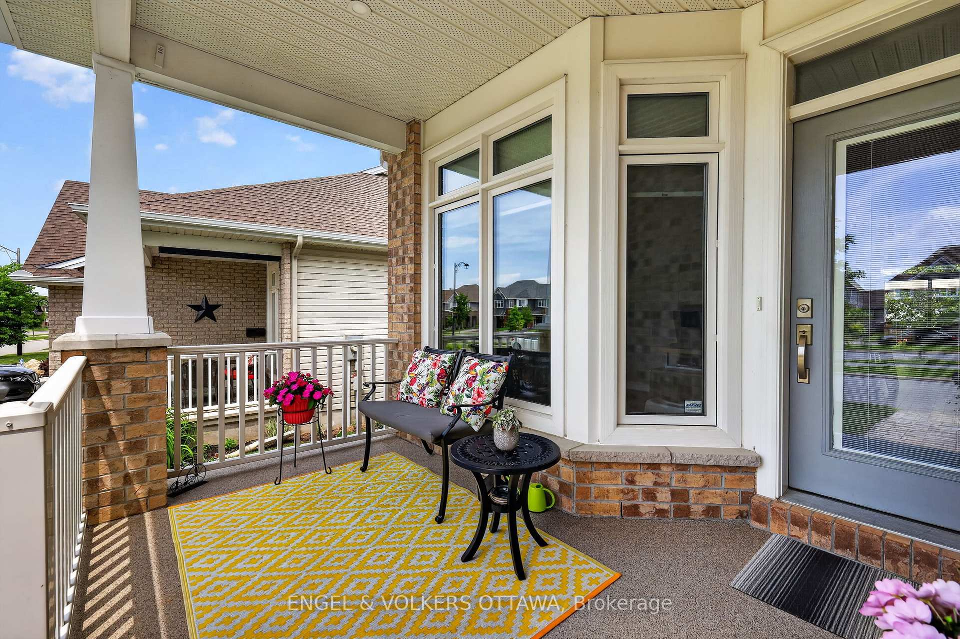 Photo 2 of 871 Tewin Circle, Ottawa, Camelot — HOMEH